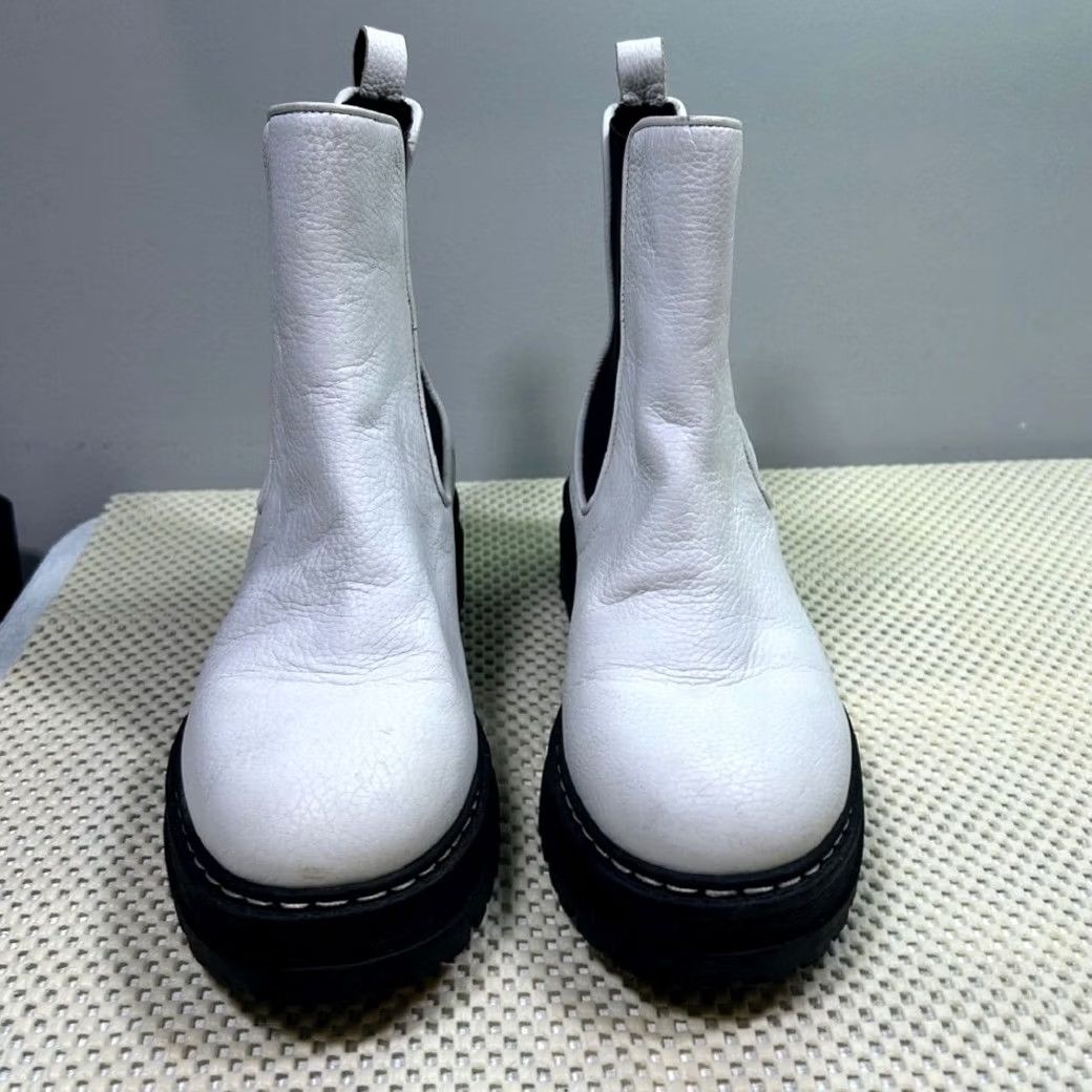 Marc Fisher Marc Fisher Chelsea Platform Lug White Leather Boots Womens 6.5M Chelsea Boots Platform Lug Sole Size US 7 / IT 37 - 2 Thumbnail
