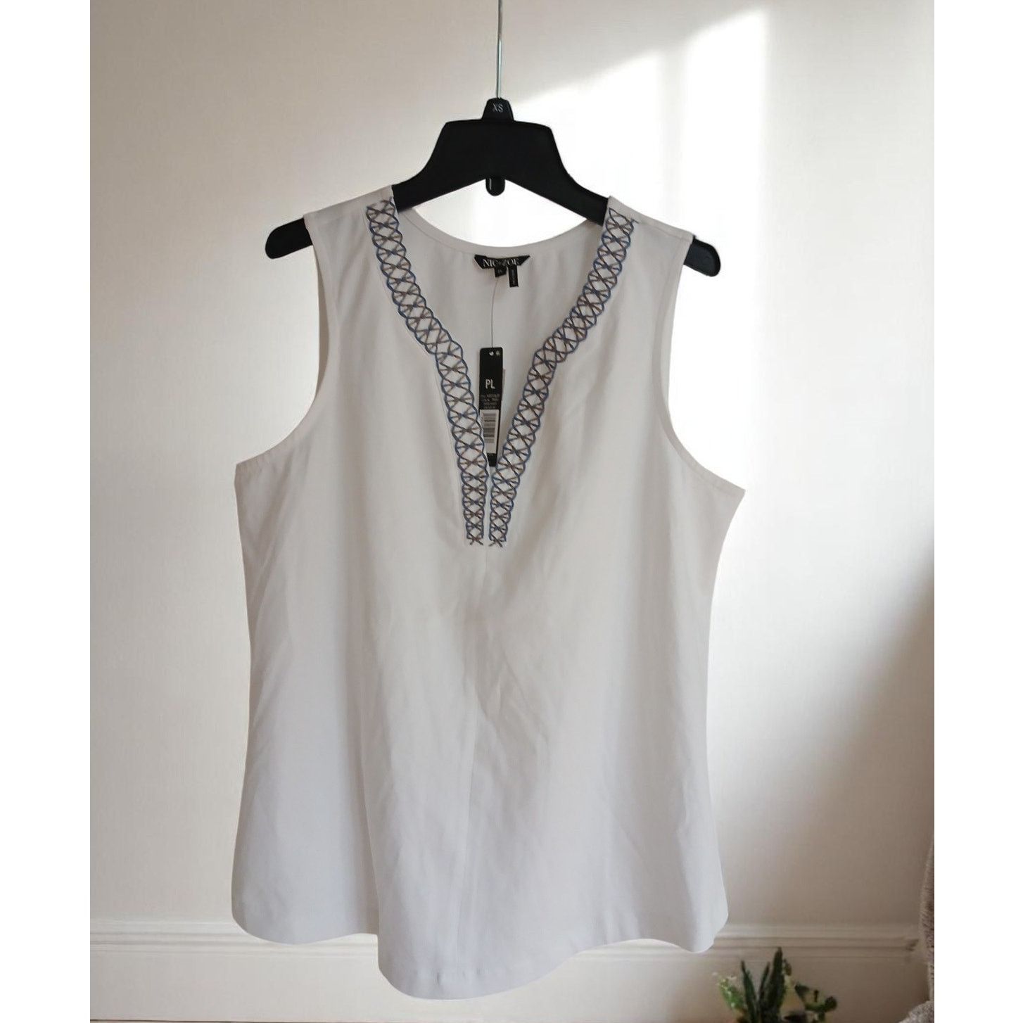 NIC+ZOE NWT NIC+ZOE White Embroidered V-Neck Tank Top - PL Size XL / US 12-14 / IT 48-50 - 4 Thumbnail