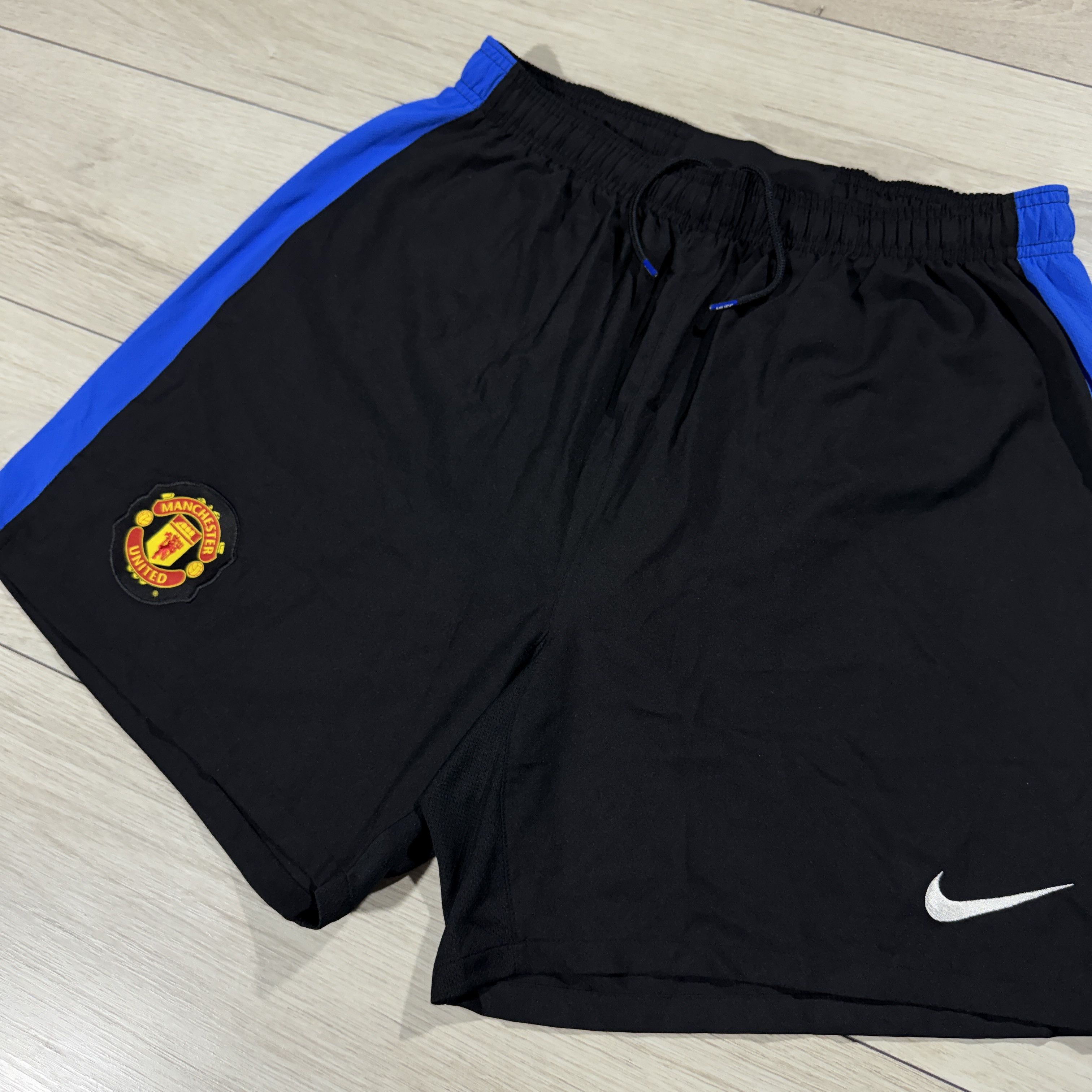 Nike Nike 2010 Manchester United Vintage Football Shorts Size XL Size US 36 / EU 52 - 4 Thumbnail