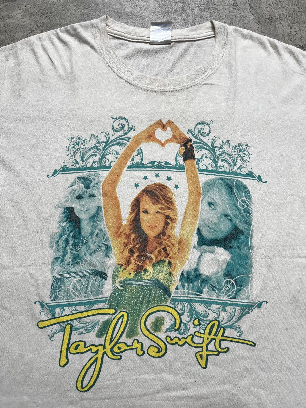 Band Tees Y2k Taylor swift shirt avril lavigne paramore Size US L / EU 52-54 / 3 - 3 Thumbnail