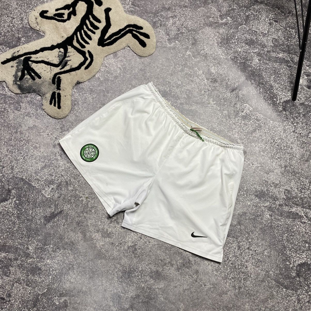 Vintage Vintage Nike FC Celtic White basic soccer shorts Size US 36 / EU 52 - 1 Thumbnail