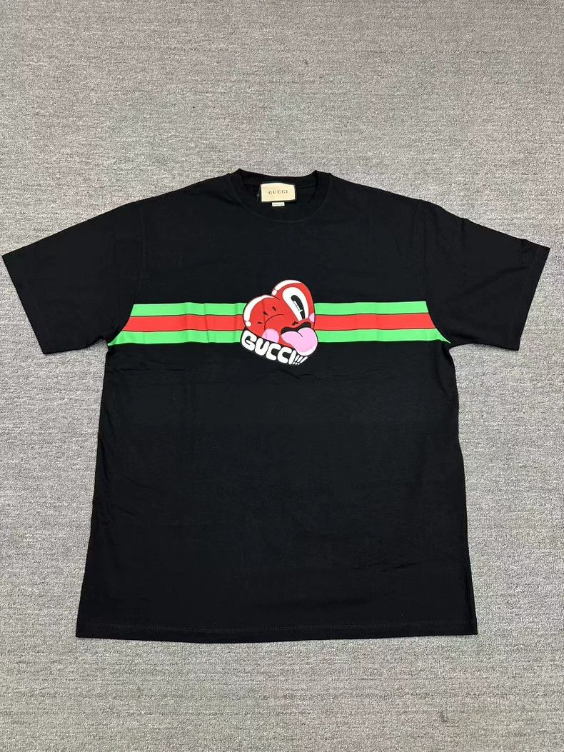 Gucci Gucci Heart Logo Short Sleeve T-shirt Size US XXL / EU 58 / 5 - 1 Thumbnail