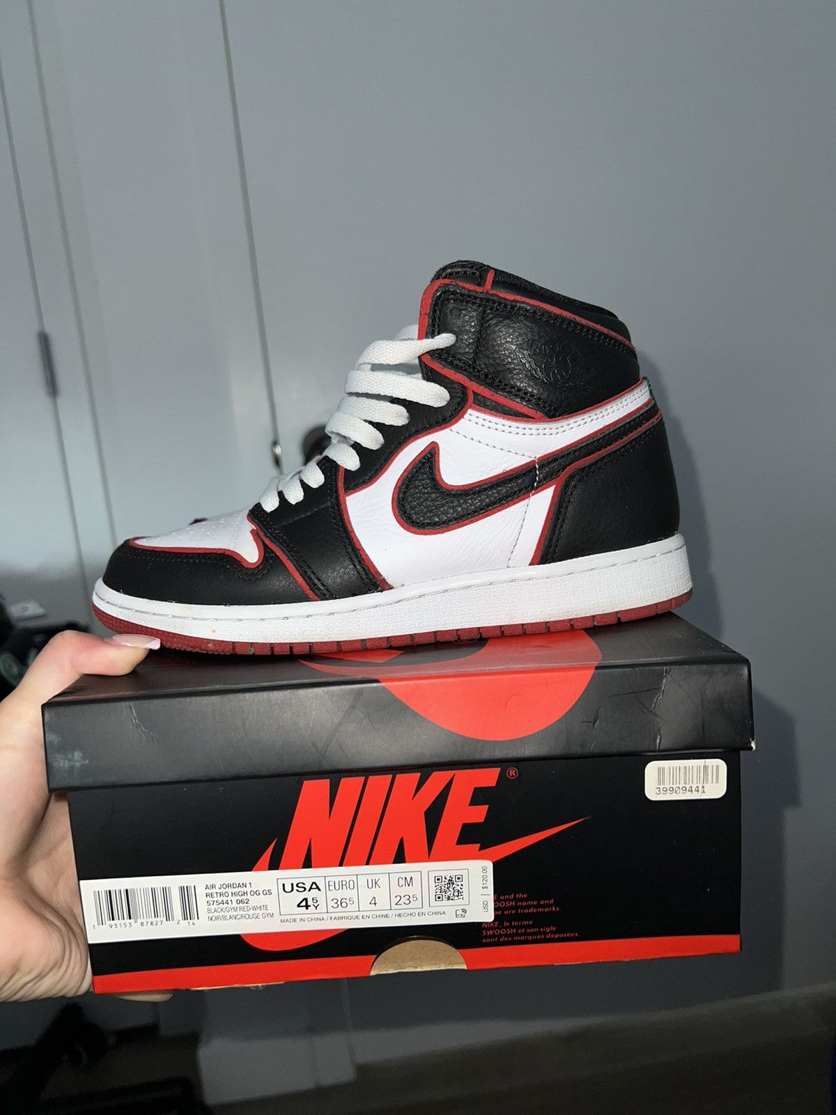 Nike Air Jordan 1 retro high og "bloodline" (GS) Size US 4.5 / IT 34.5 - 1 Thumbnail