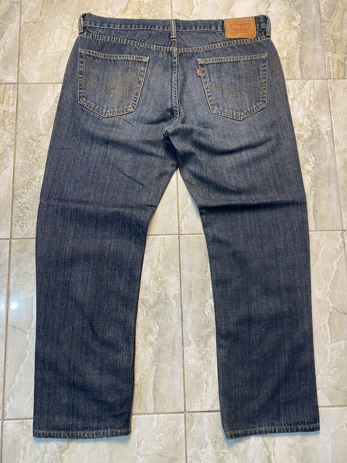Levi’s 559 distressed denim street wear vintage