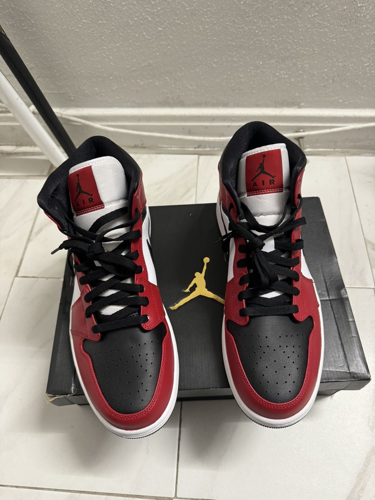 Air Jordan 1 mid Chicago Black Toe