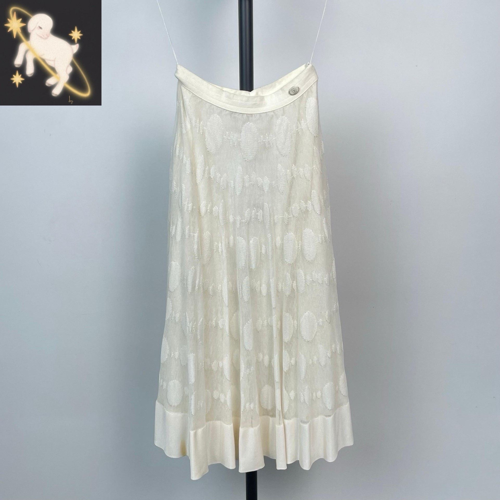 Chanel Chanel White Skirt 36 Women Size 36" / US 14 / IT 50 - 1 Thumbnail