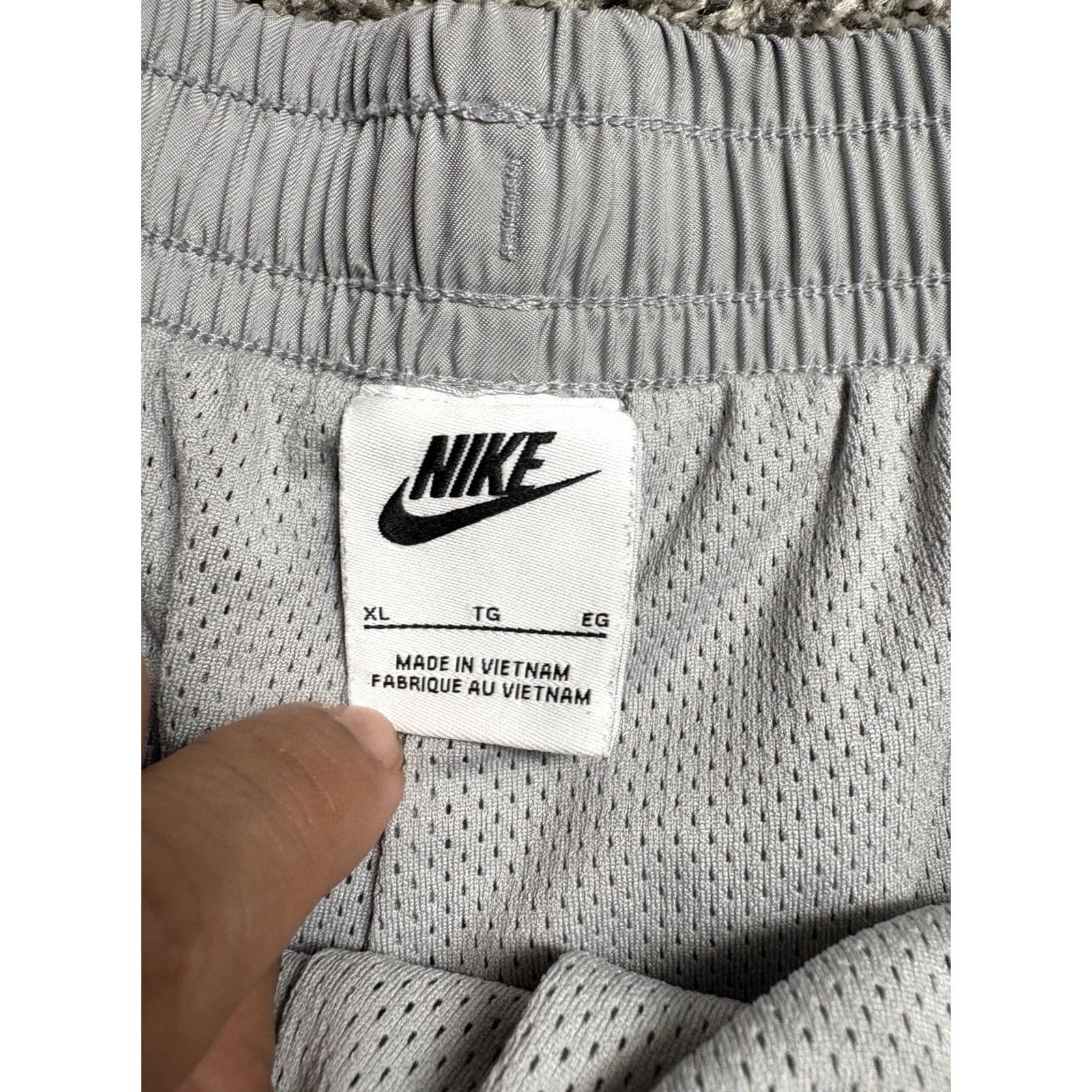 Nike Nike Sportswear Woven Flow Shorts Mens XL Platinum AR2382 Size US 36 / EU 52 - 2 Thumbnail