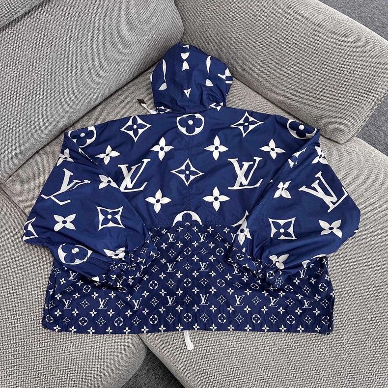 Louis Vuitton Louis Vuitton Classic Hooded Jacket with Full Print for Ol Size XS / US 0-2 / IT 36-38 - 2 Thumbnail