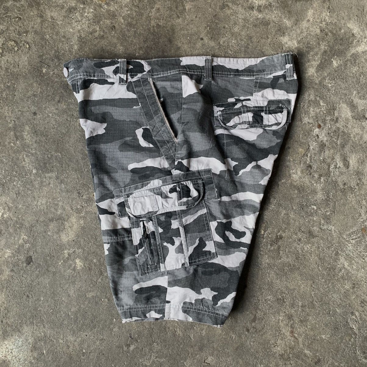 Ecko Unltd. Y2K Ecko Unltd. Camouflage Cargo Short Pants Size US 36 / EU 52 - 2 Thumbnail