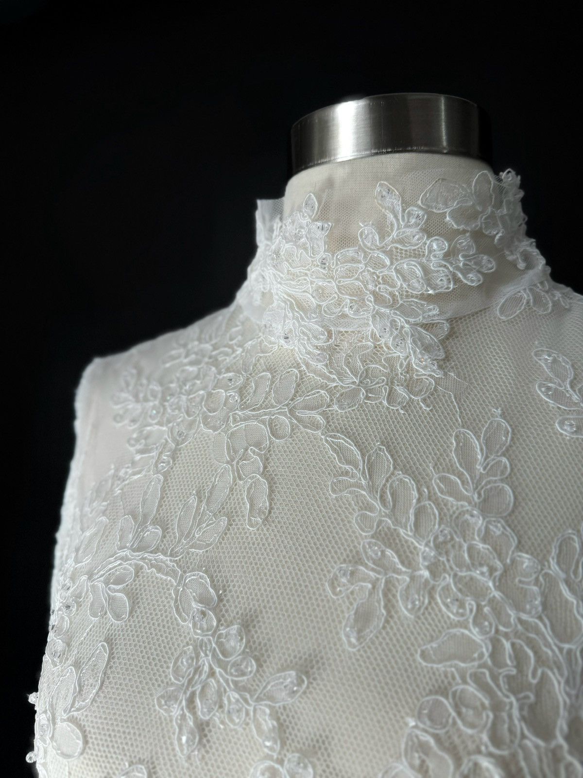 Other US 4 Crystal Embellished Lace Anna Augusta Bridal Cape Size S / US 4 / IT 40 - 3 Thumbnail