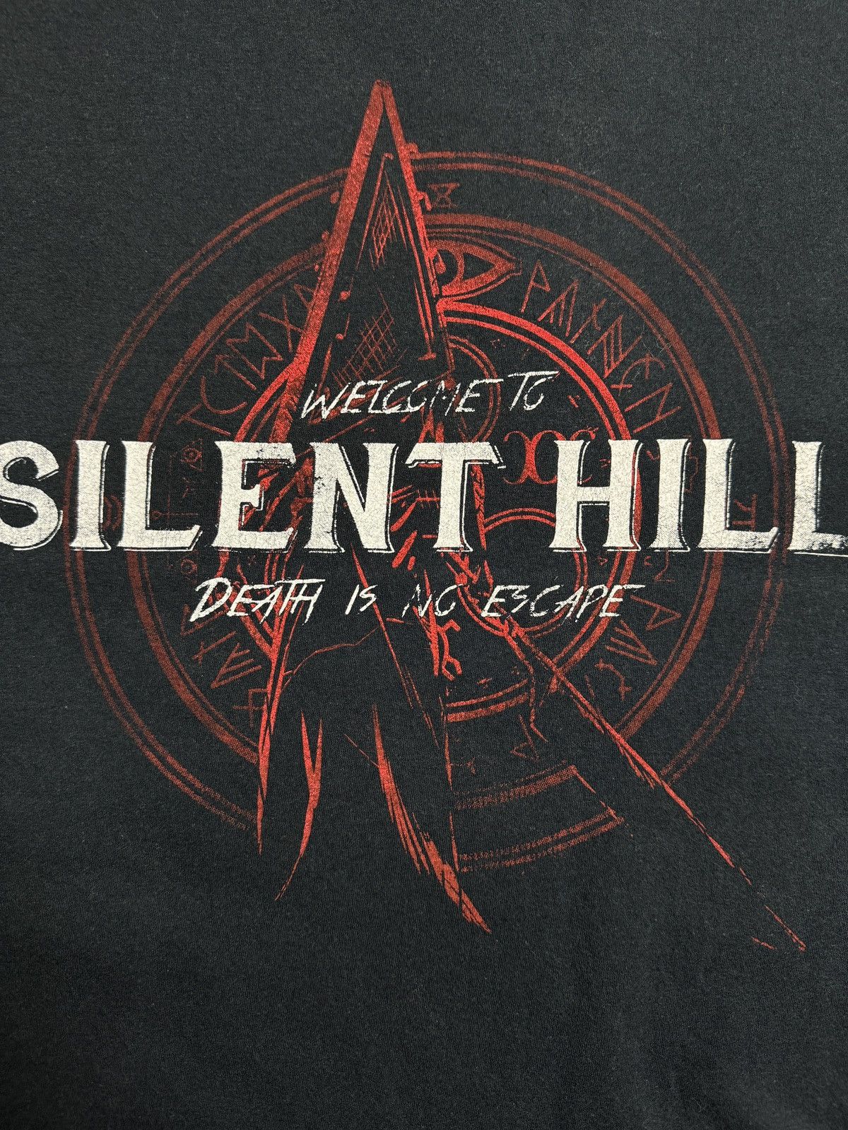 Playstation 2000s Silent hill Pyramid head video game promo tee y2k rare Size US M / EU 48-50 / 2 - 3 Thumbnail