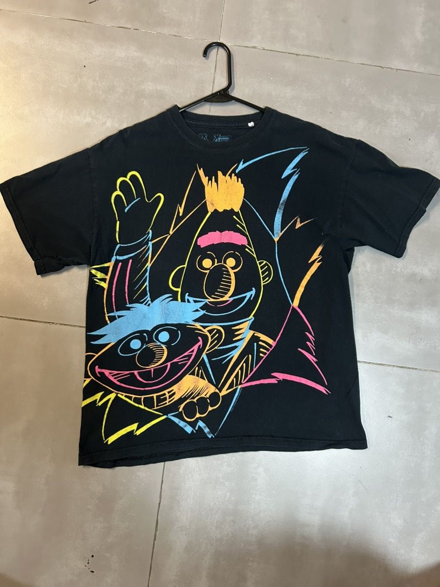 Vintage Vintage Burt and Ernie Neon Sesame St Tshirt Size US L / EU 52-54 / 3 - 1 Thumbnail