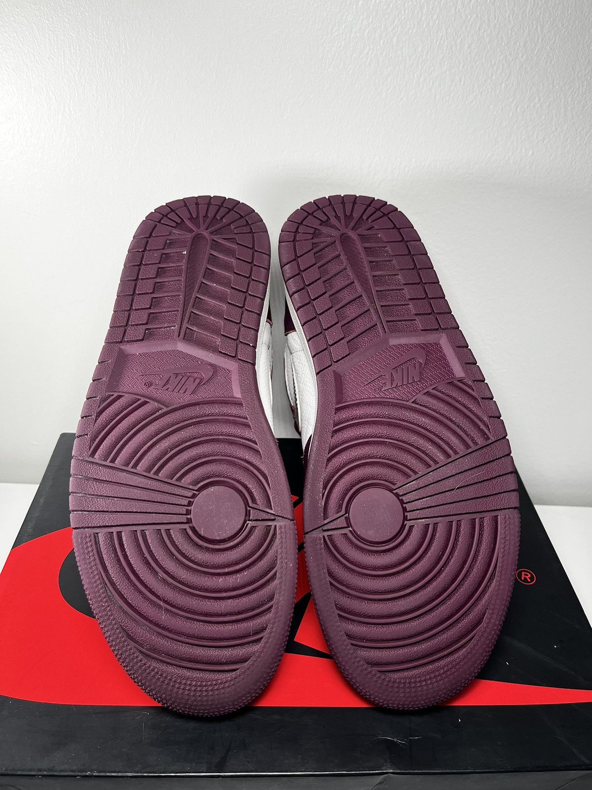 Jordan Brand JORDAN 1 HIGH “Bordeaux” Size US 9 / EU 42 - 4 Thumbnail