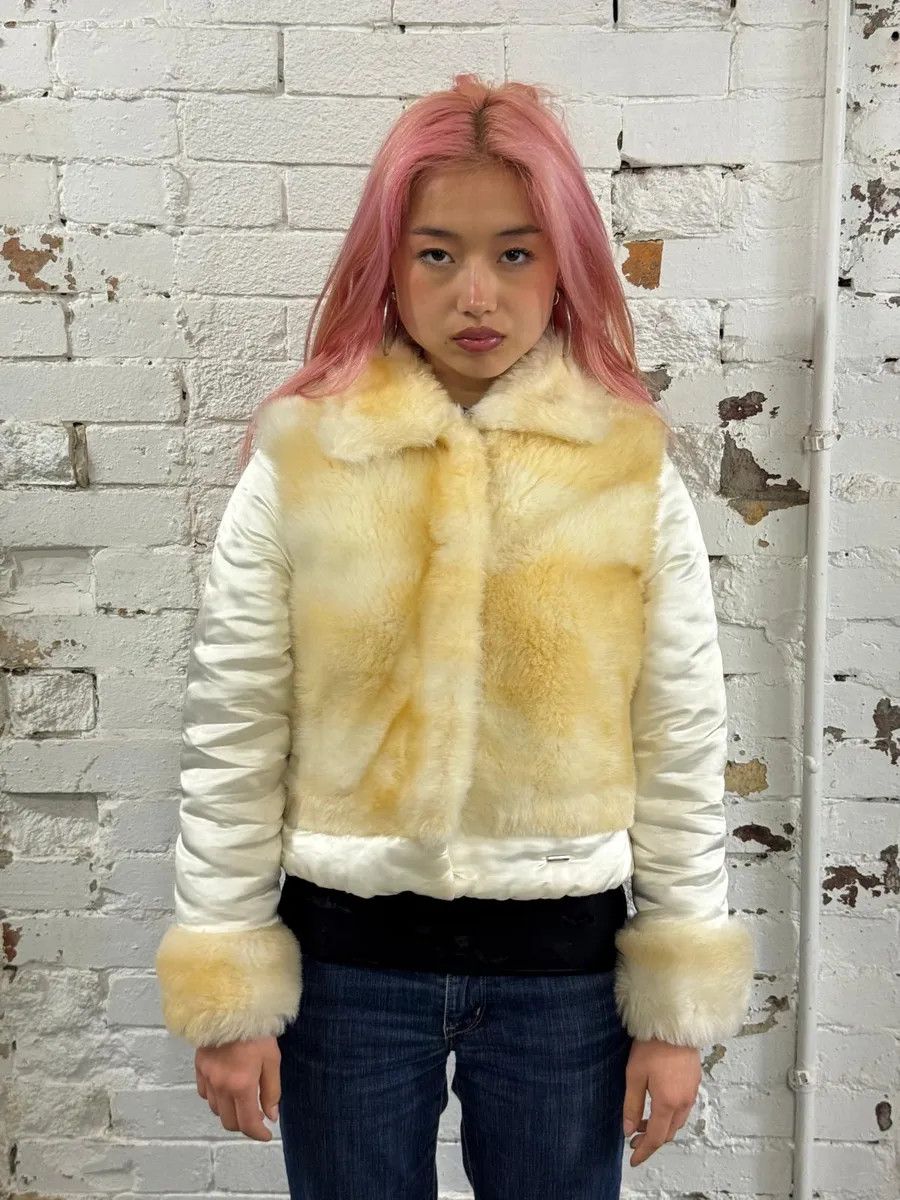 Gianfranco Ferre 2000s Gianfranco Ferré Cream Faux Fur Collar Puffer Jacket Size S / US 4 / IT 40 - 1 Thumbnail