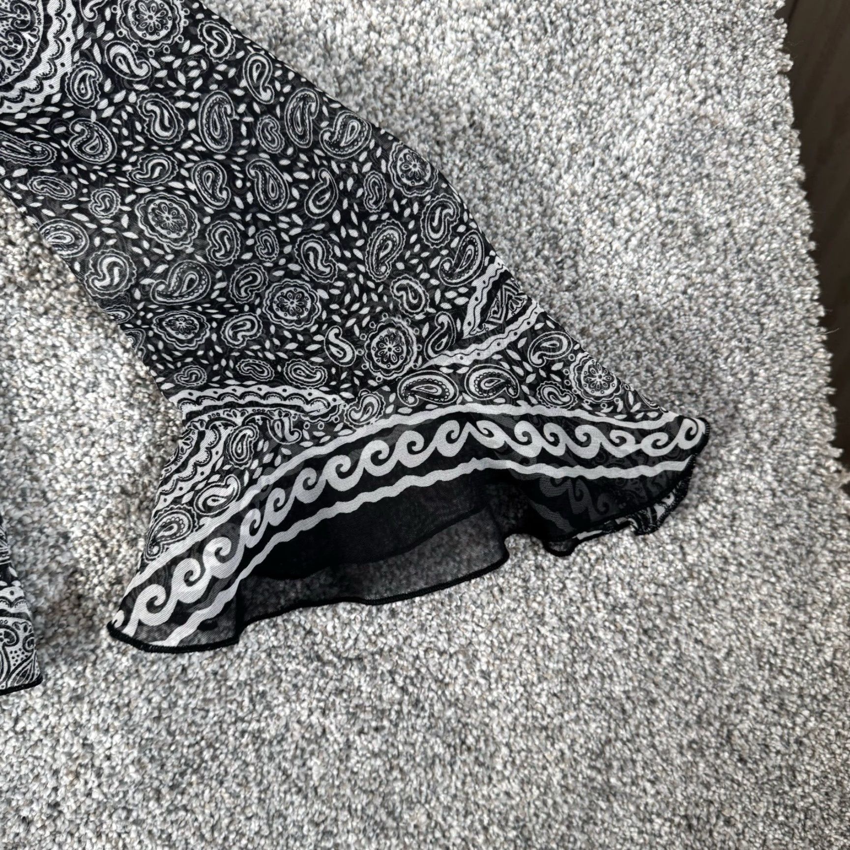 Vintage Dressbarn Blouse 14 14/16 Black Bell Sleeve 3/4 Sleeve Button Paisley Boho Baroque Fairy Grunge Romantic Goth Women Size XL / US 12-14 / IT 48-50 - 2 Thumbnail