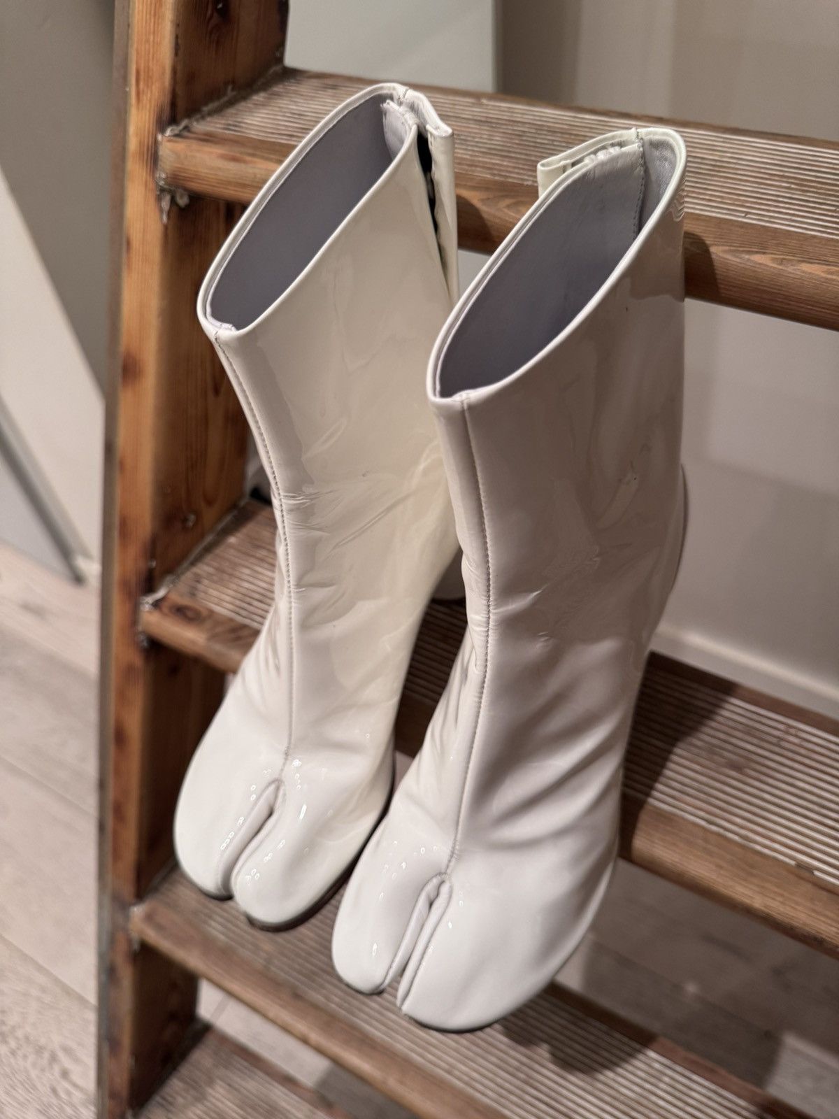 Maison Margiela Maison Margiela white patent Tabi boots 38 Size US 8 / IT 38 - 9 Thumbnail