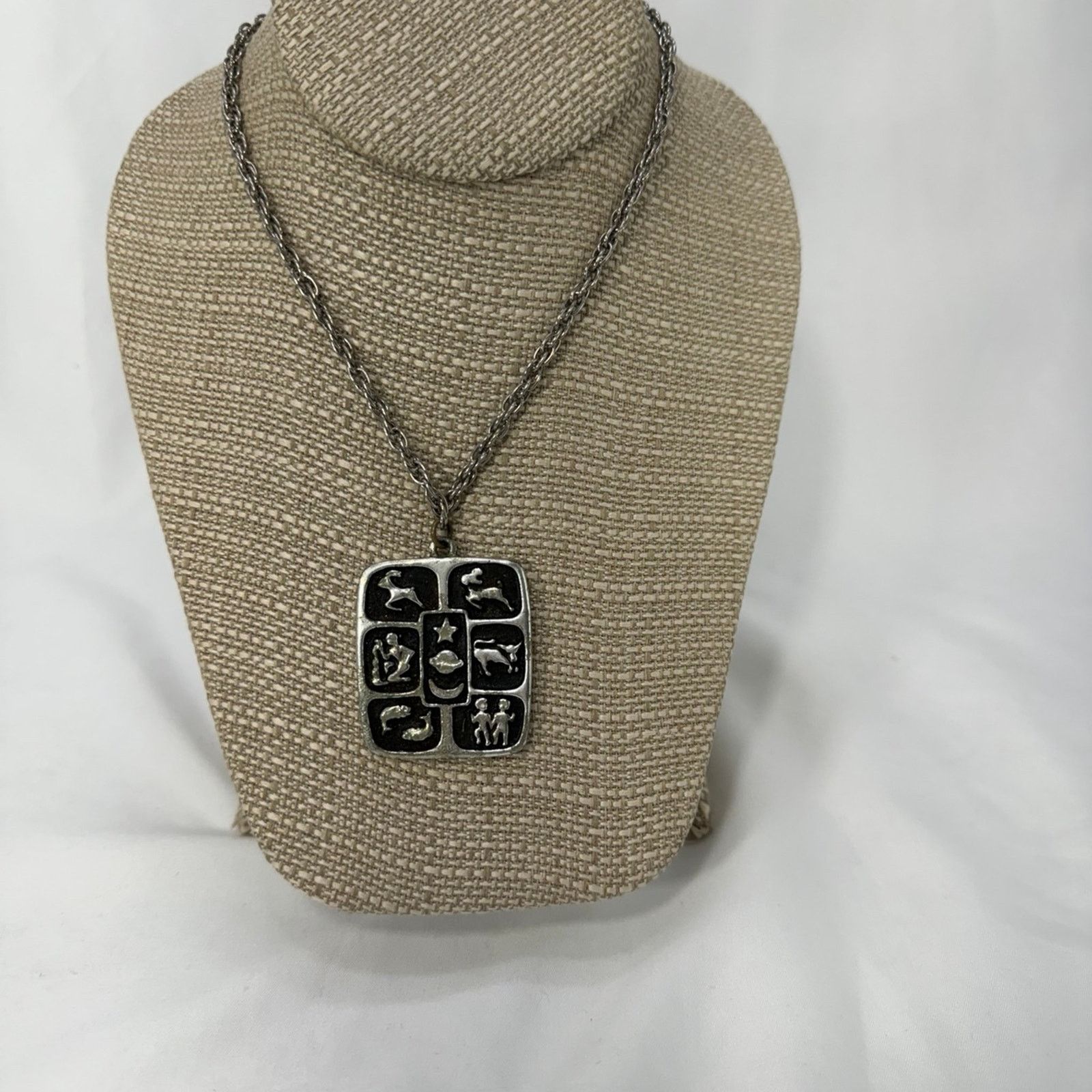 NBDN Nobrandedon VTG double sided pewter Zodiac pendant Size ONE SIZE - 4 Thumbnail