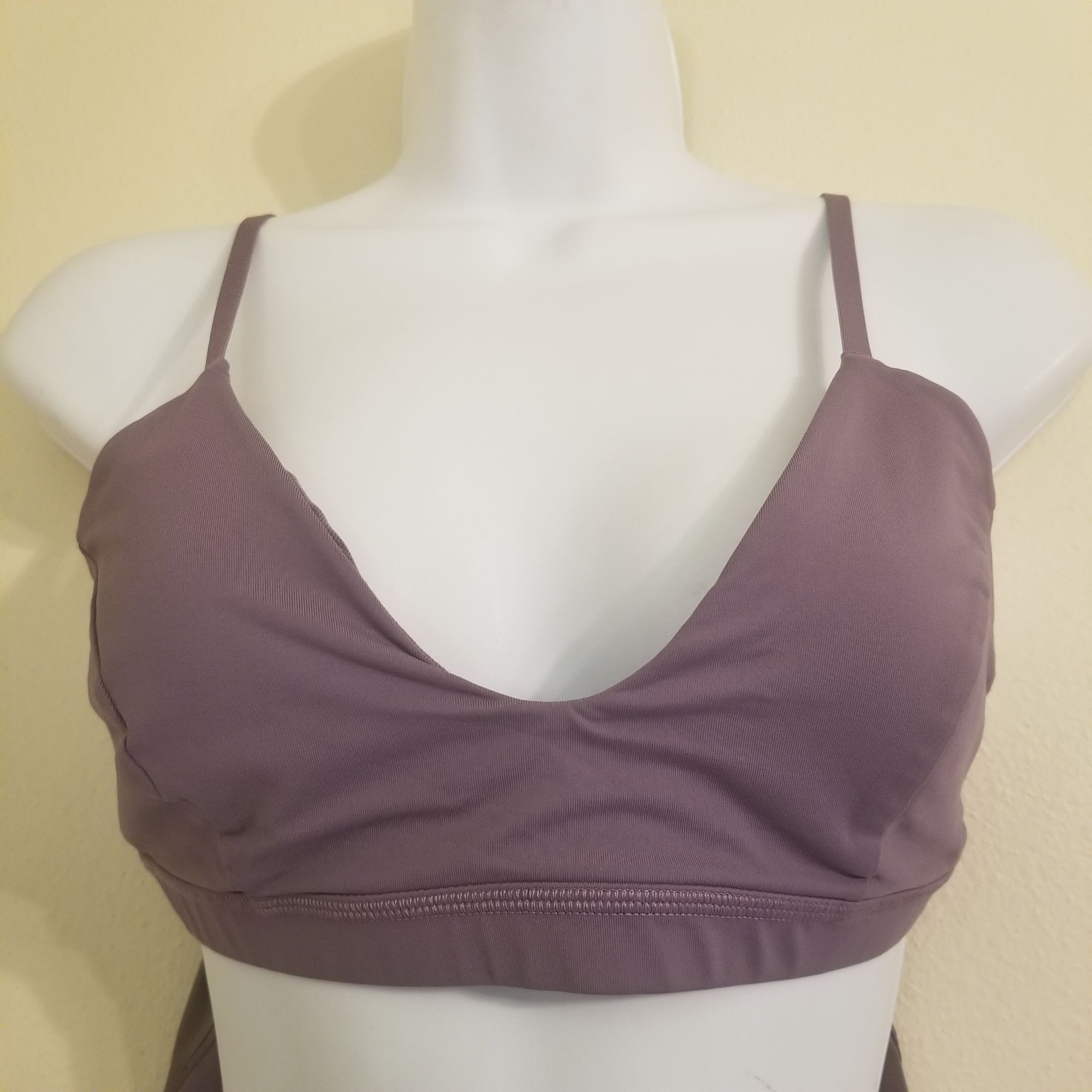 Lululemon Lululemon Lavender Tank Top Attached Bra 6 FRESH in MESH Ath Size M / US 6-8 / IT 42-44 - 7 Thumbnail