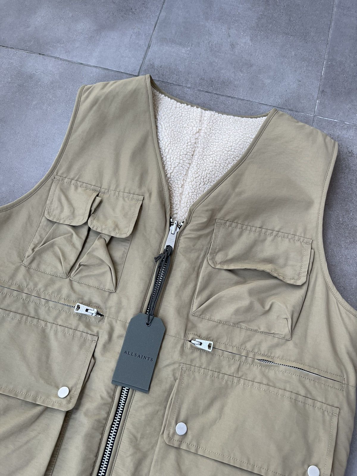 Allsaints !DS! SS23 Allsaints Vibo Reversible Technical Beige Vest Size US M / EU 48-50 / 2 - 12 Thumbnail