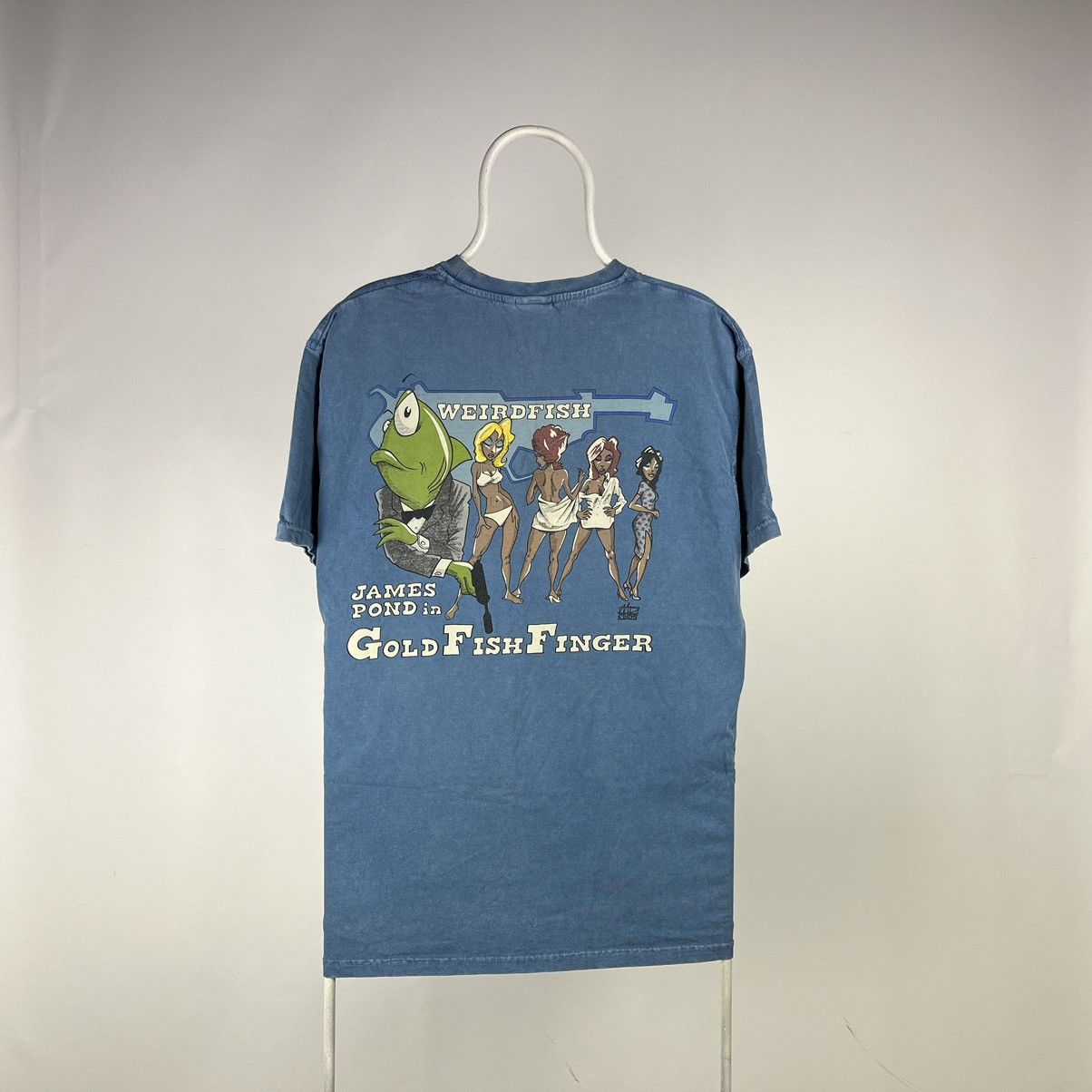 Band Tees Gold fish finger Tshirt james pond humor tee size Large Size US L / EU 52-54 / 3 - 1 Thumbnail