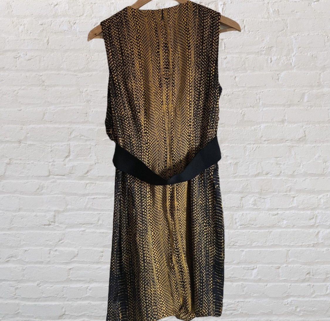 Kenneth Cole KENNETH COLE BLACK GOLD SNAKE PRINT FRONT BELTED DRESS Size M / US 6-8 / IT 42-44 - 7 Thumbnail