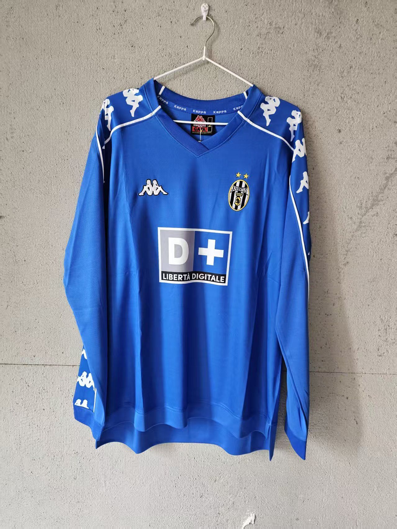 Other 1999 2000 Juventus Soccer Jersey Size US S / EU 44-46 / 1 - 1 Thumbnail