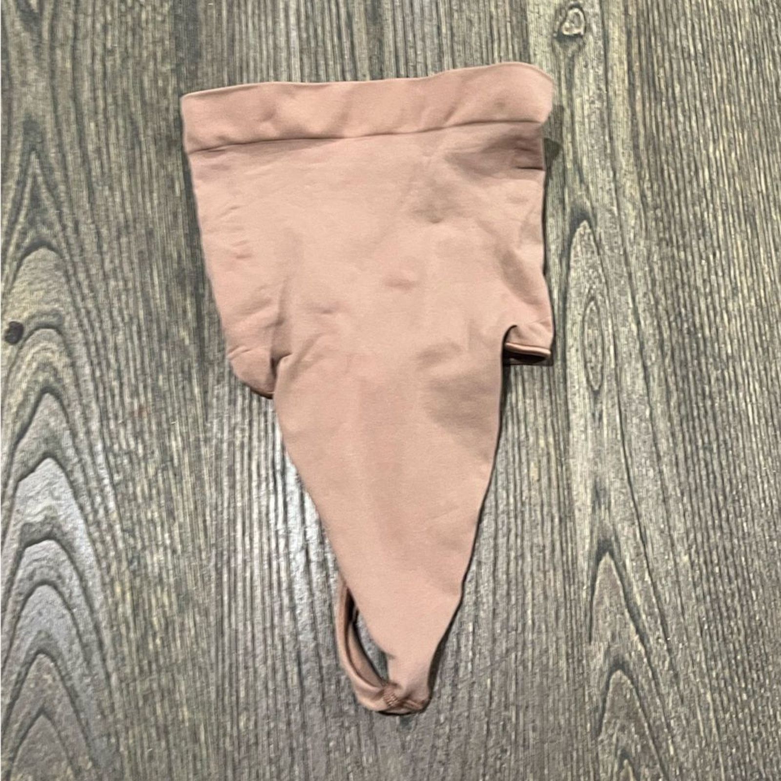SKIMS NWOT Skims Seamless Sculpt Mid Waist Shapewear Stretch XXS Size ONE SIZE - 1 Thumbnail