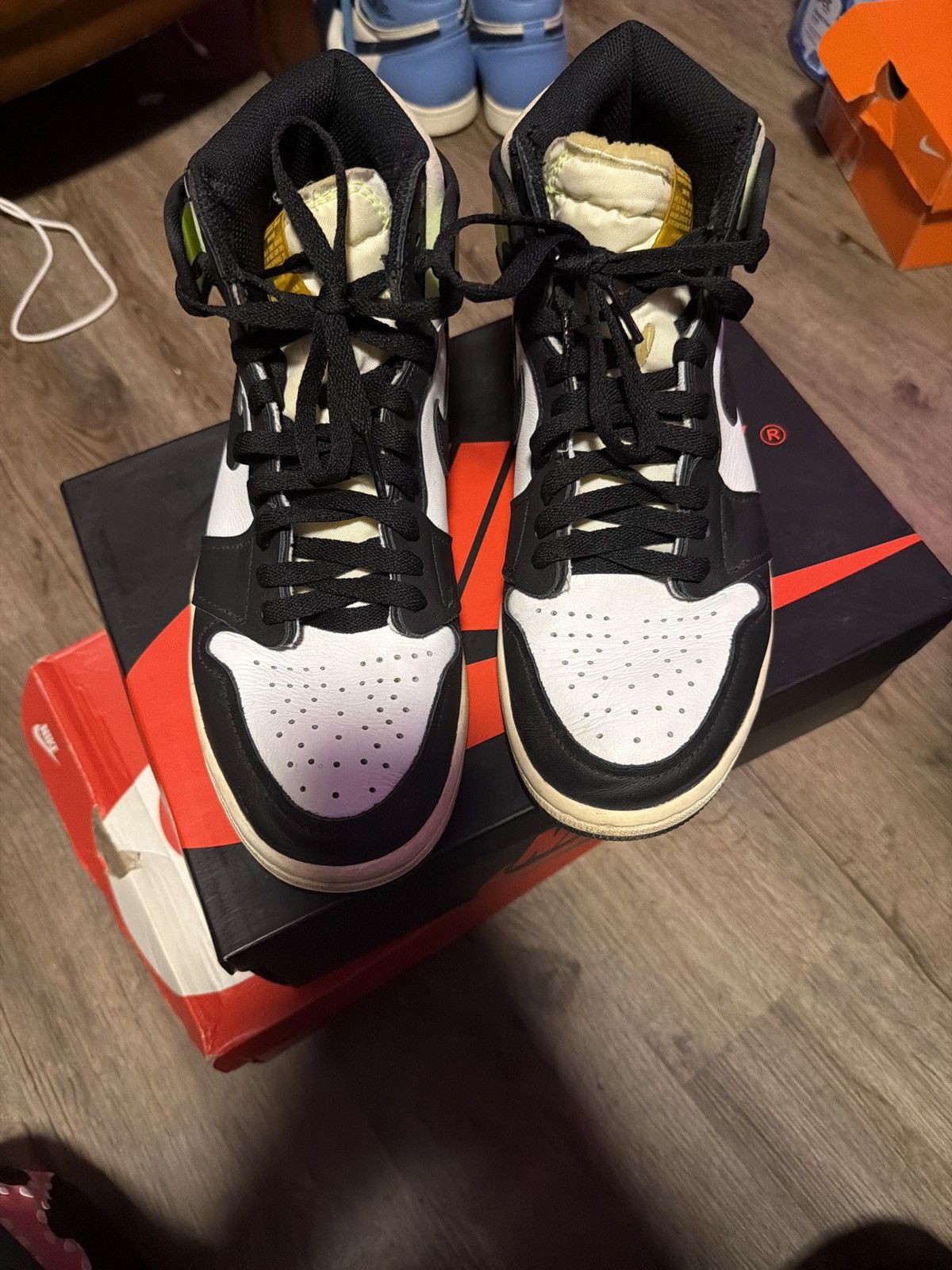 Jordan Brand Jordan 1 High Volt Size US 9 / EU 42 - 4 Thumbnail