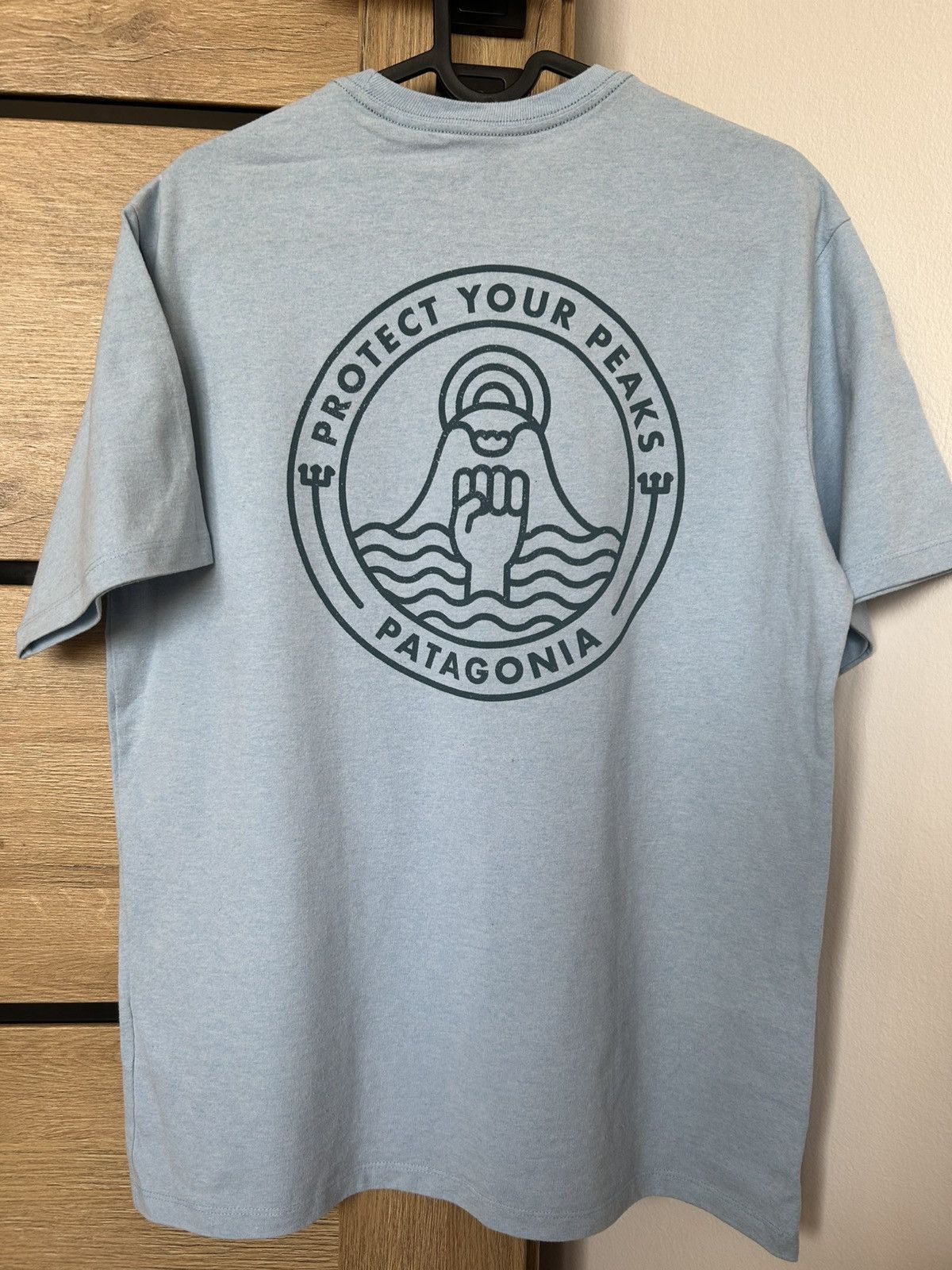Patagonia PATAGONIA PEAK PROTECTOR BADGE RESPONSIBILI-TEE FIN BLUE Size US S / EU 44-46 / 1 - 3 Thumbnail