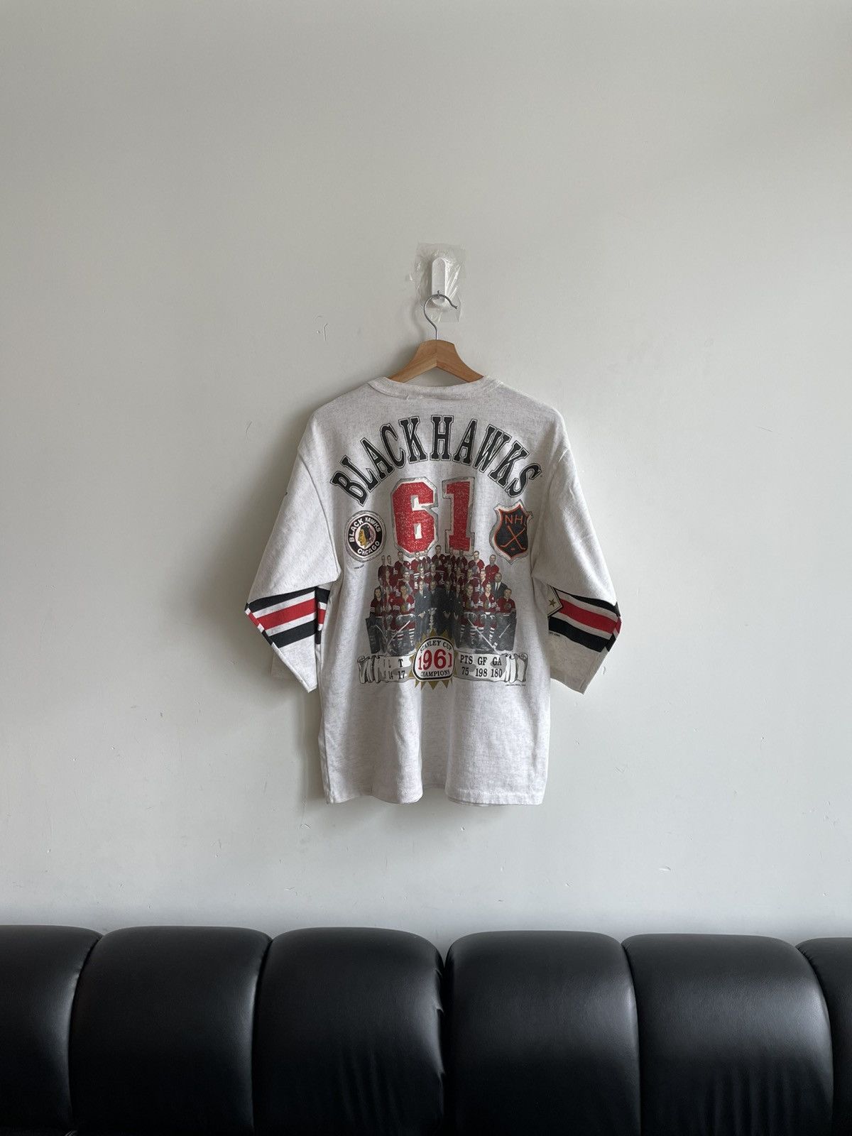 Vintage Vintage Chicago Black Hawks World Champion Long Sleeve Tee Size US L / EU 52-54 / 3 - 7 Thumbnail