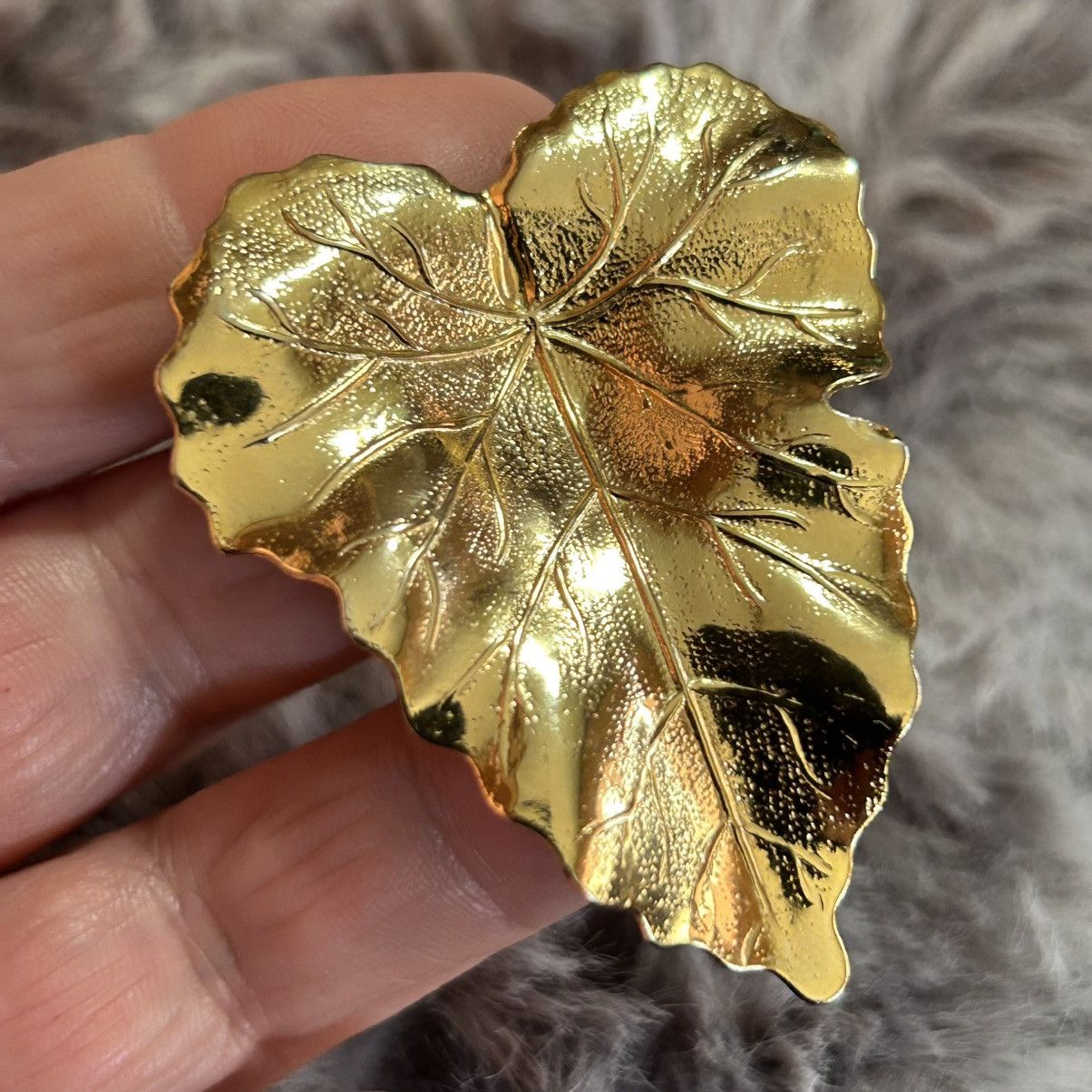 Vintage Vintage 70s gold plated leaf scarf clothing clip Size ONE SIZE - 1 Thumbnail
