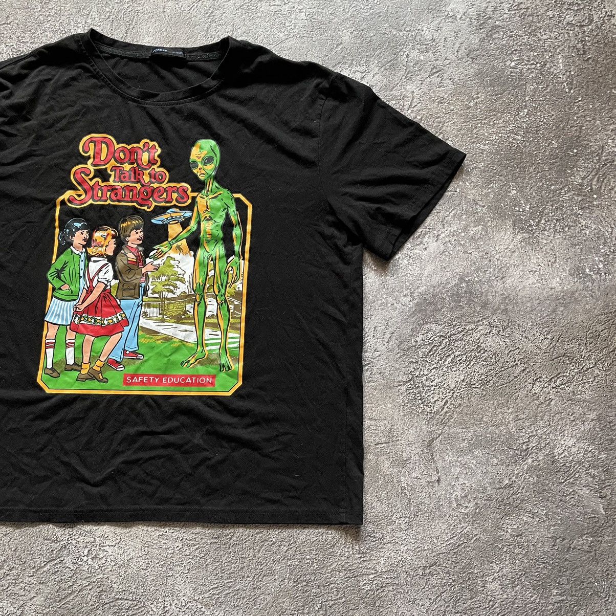 Vintage Vintage 90s Graphic Tee Dont Talk to Strangers Skate Boxy XL Size US XL / EU 56 / 4 - 3 Thumbnail