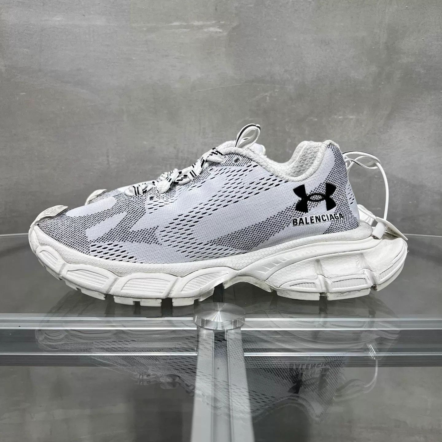 Balenciaga Balenciaga x UA White 40 YH25033 Sneakers Size US 7 / EU 40 - 3 Thumbnail
