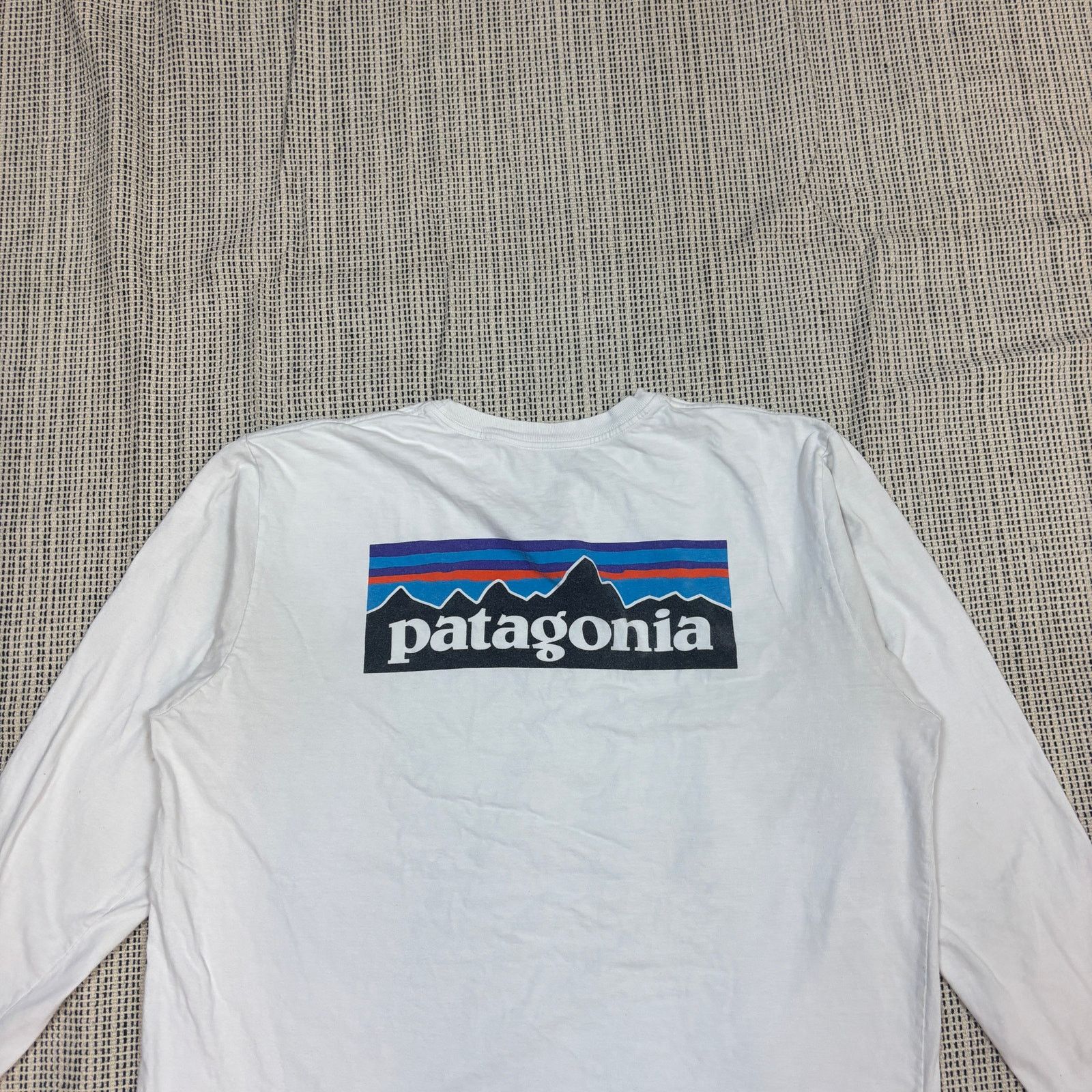 Patagonia Patagonia P-6 Logo Long Sleeve Regular Fit T Shirt Men's L Size US L / EU 52-54 / 3 - 3 Thumbnail