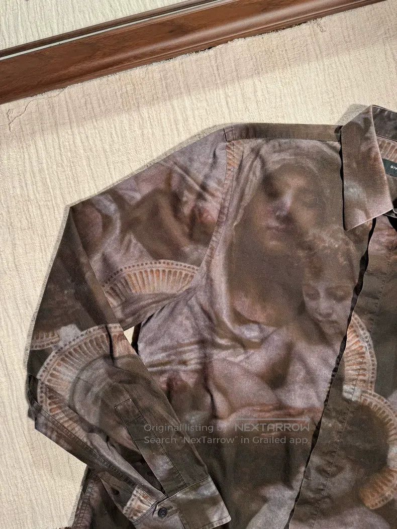 Givenchy Givenchy size 41 Classic gothic Virgin and Child print cas Size US L / EU 52-54 / 3 - 6 Thumbnail