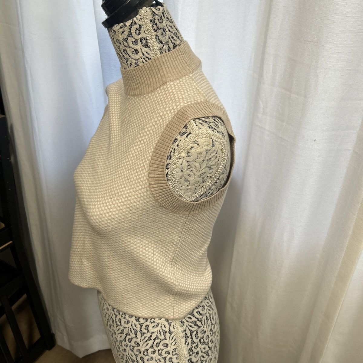 Rachel Zoe Racheal zoe cream sweater vest Size XS / US 0-2 / IT 36-38 - 2 Thumbnail