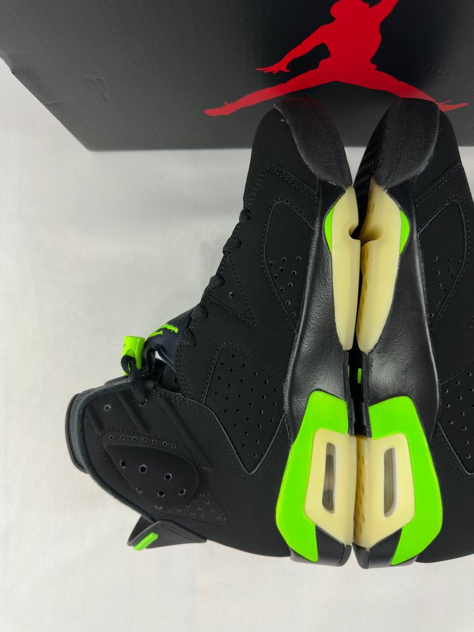 Nike Nike Air Jordan 6 Retro 'Electric Green' CT8529-003 Size US 8 / EU 41 - 11 Thumbnail