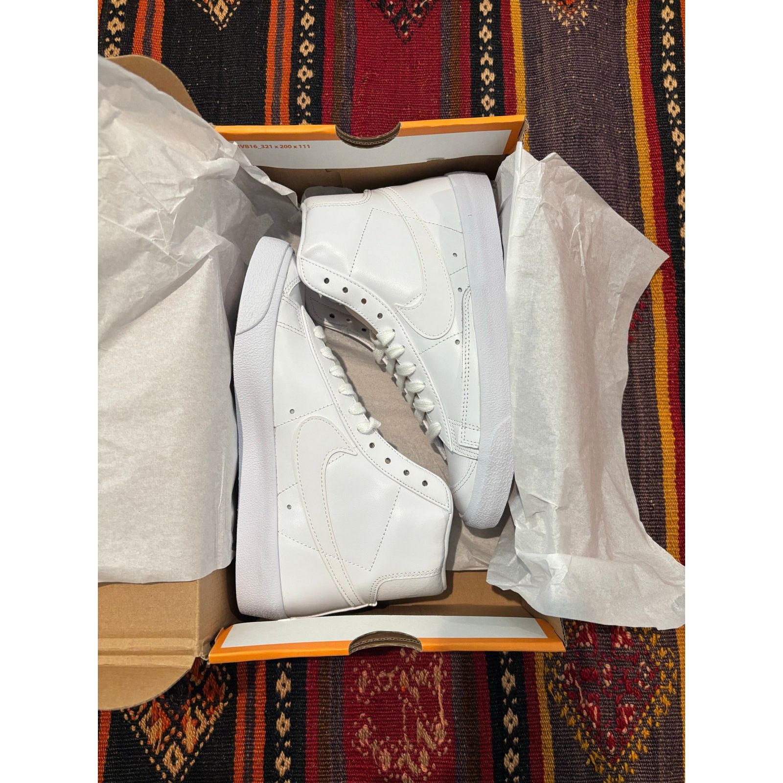 Nike Nike Women's Blazer Mid '77 Size US 7 / IT 37 - 2 Thumbnail