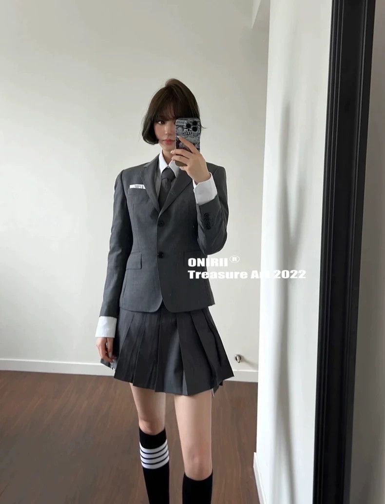 Thom Browne Thom Browne Classic pleated skirt 2503-Nextarrow Size 26" / US 2 / IT 38 - 7 Thumbnail