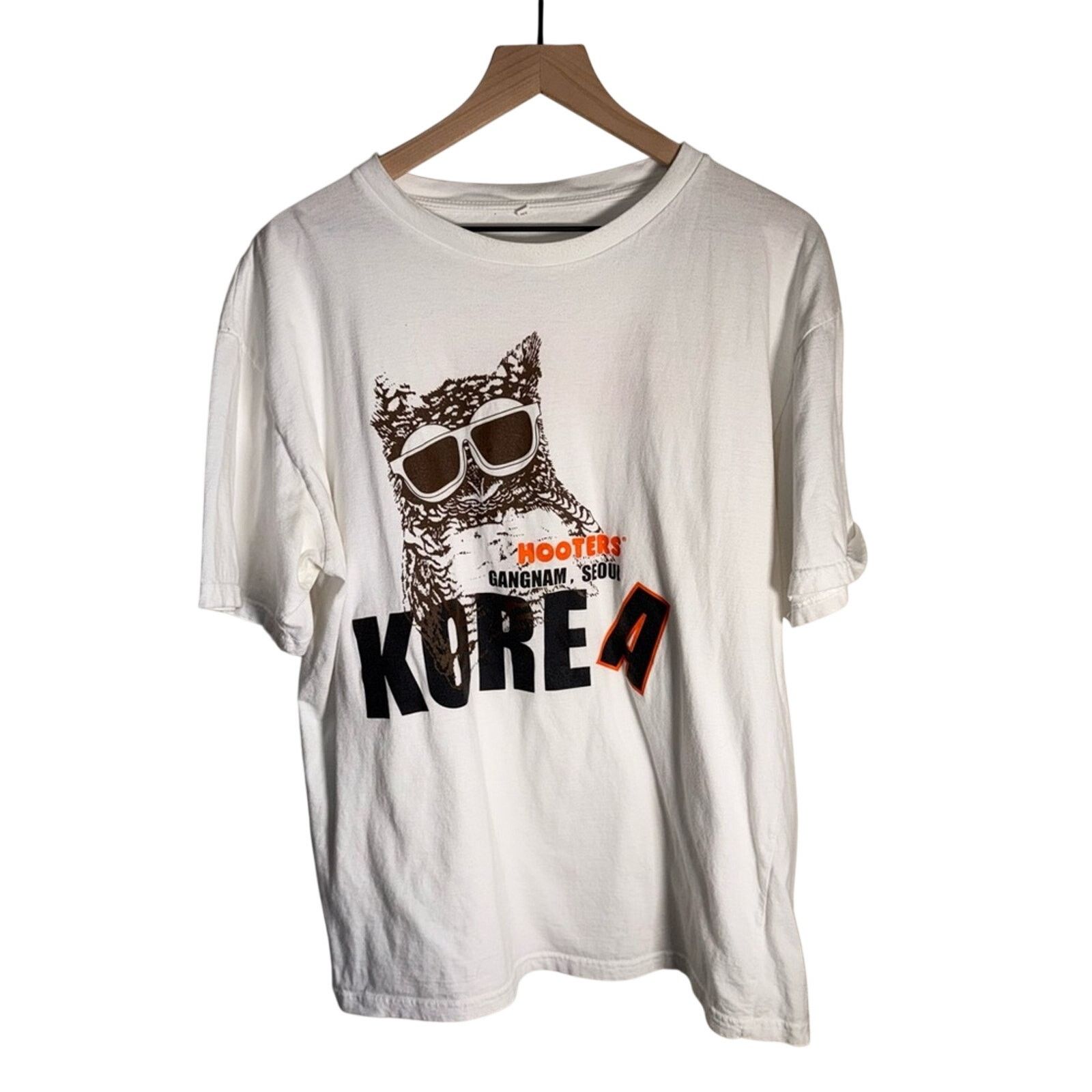Other HOOTERS White Double Skded Graphic Tee Gangham Korea 2X Size US XL / EU 56 / 4 - 1 Thumbnail