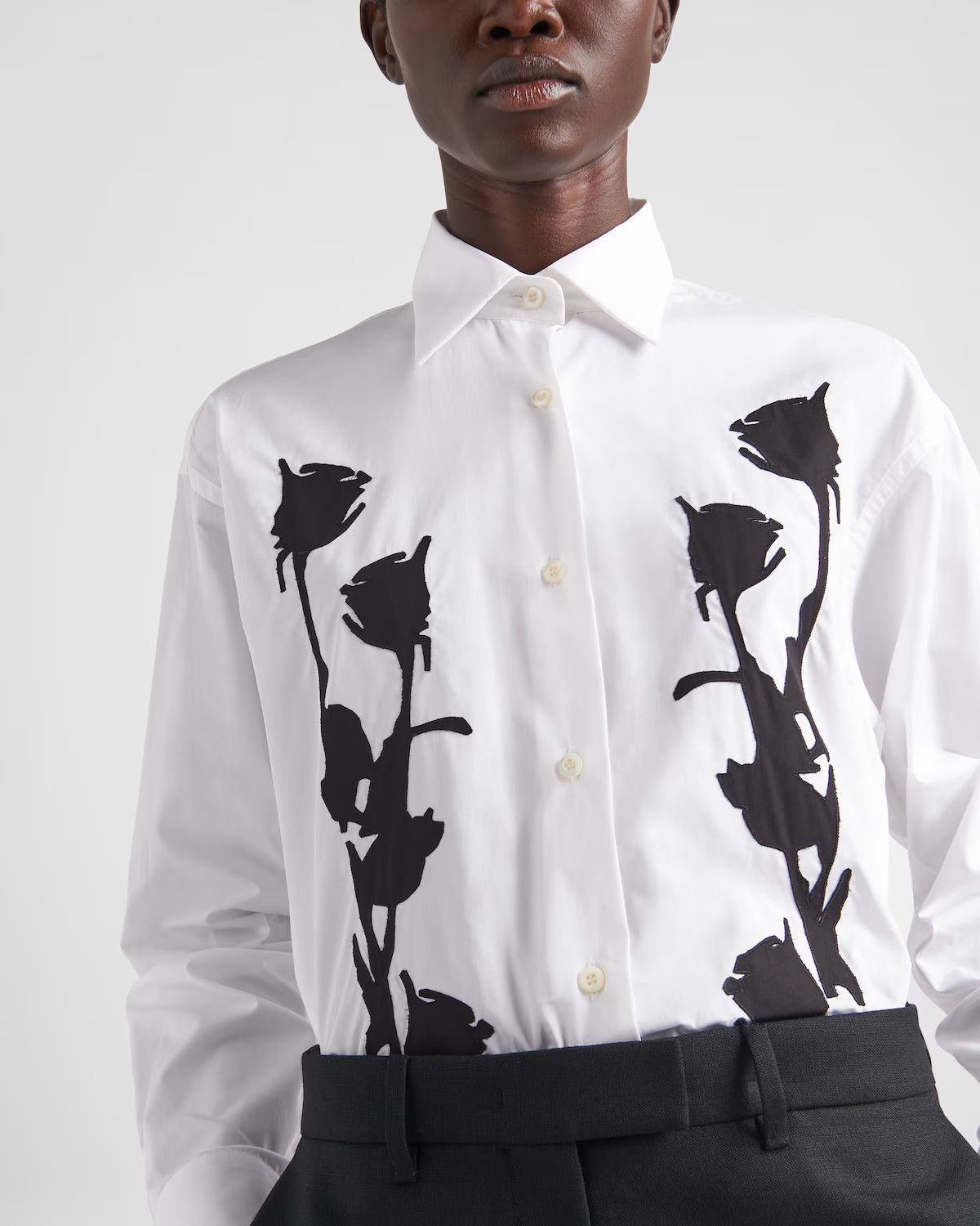 Prada o1mt1gz0225 Embroidered Poplin Shirt in White/Black Size US S / EU 44-46 / 1 - 3 Thumbnail