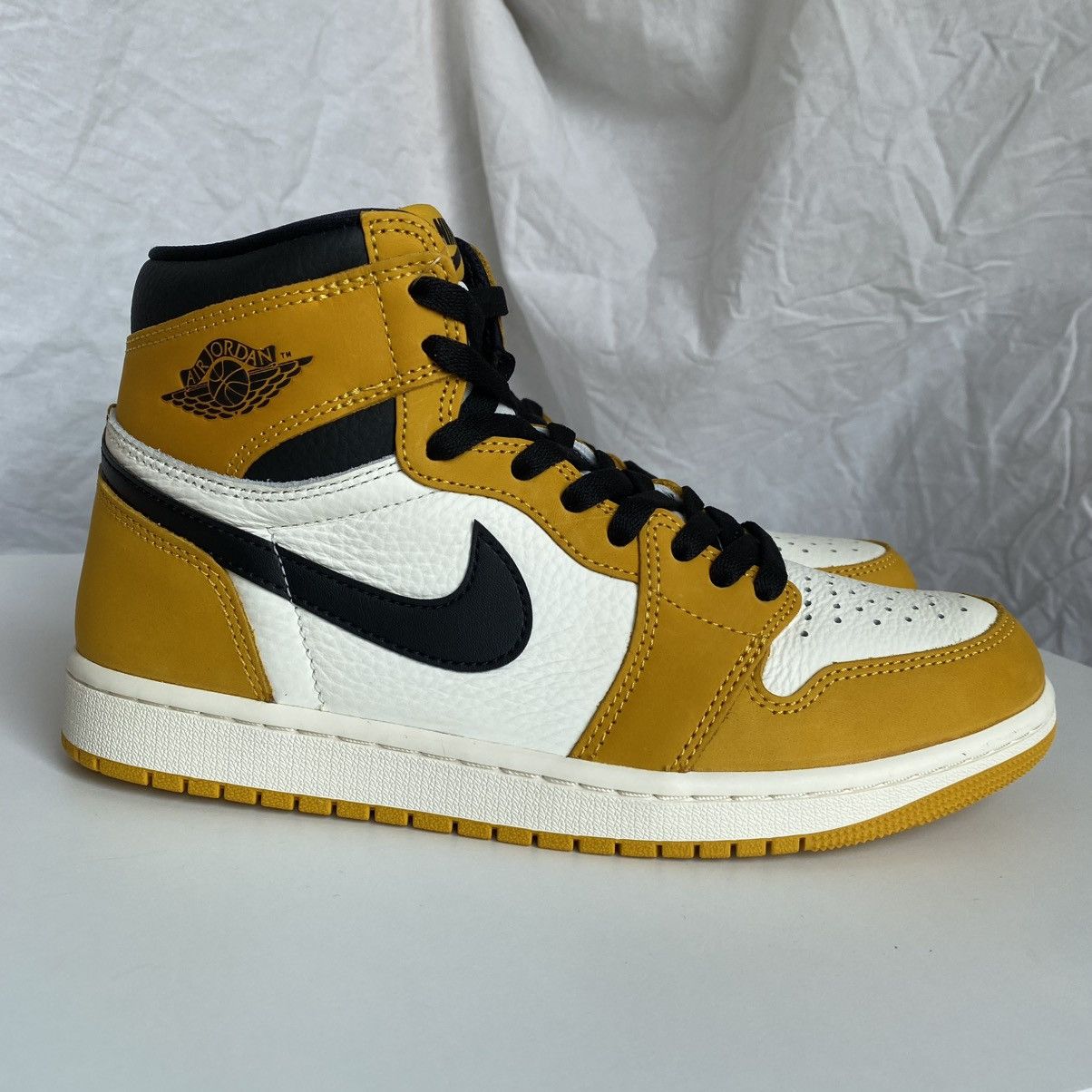 Nike Nike Air Jordan 1 Yellow Orche Size US 8 / EU 41 - 4 Thumbnail