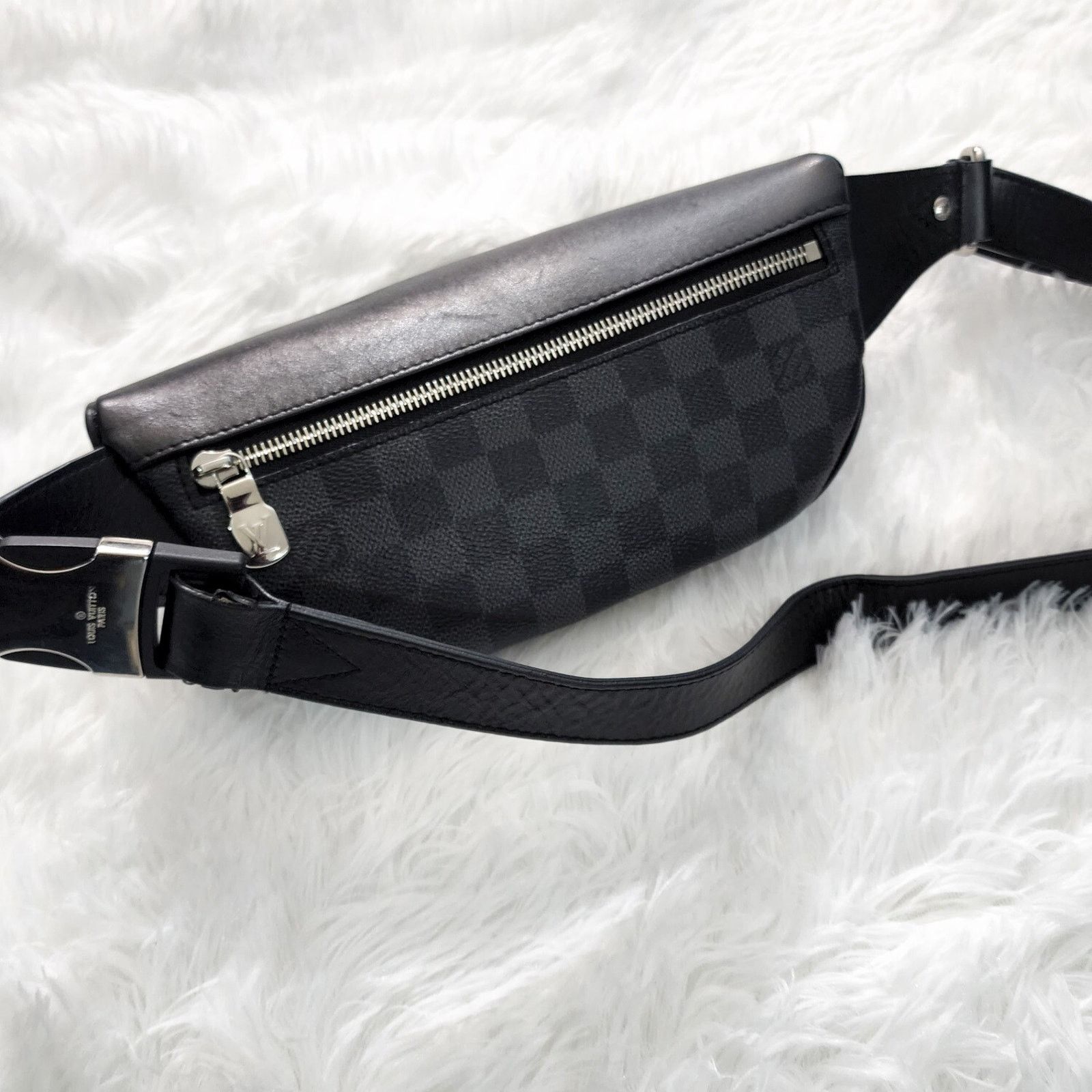Louis Vuitton Louis Vuitton Damier Graphite Campus Bumbag Black Size ONE SIZE - 5 Thumbnail