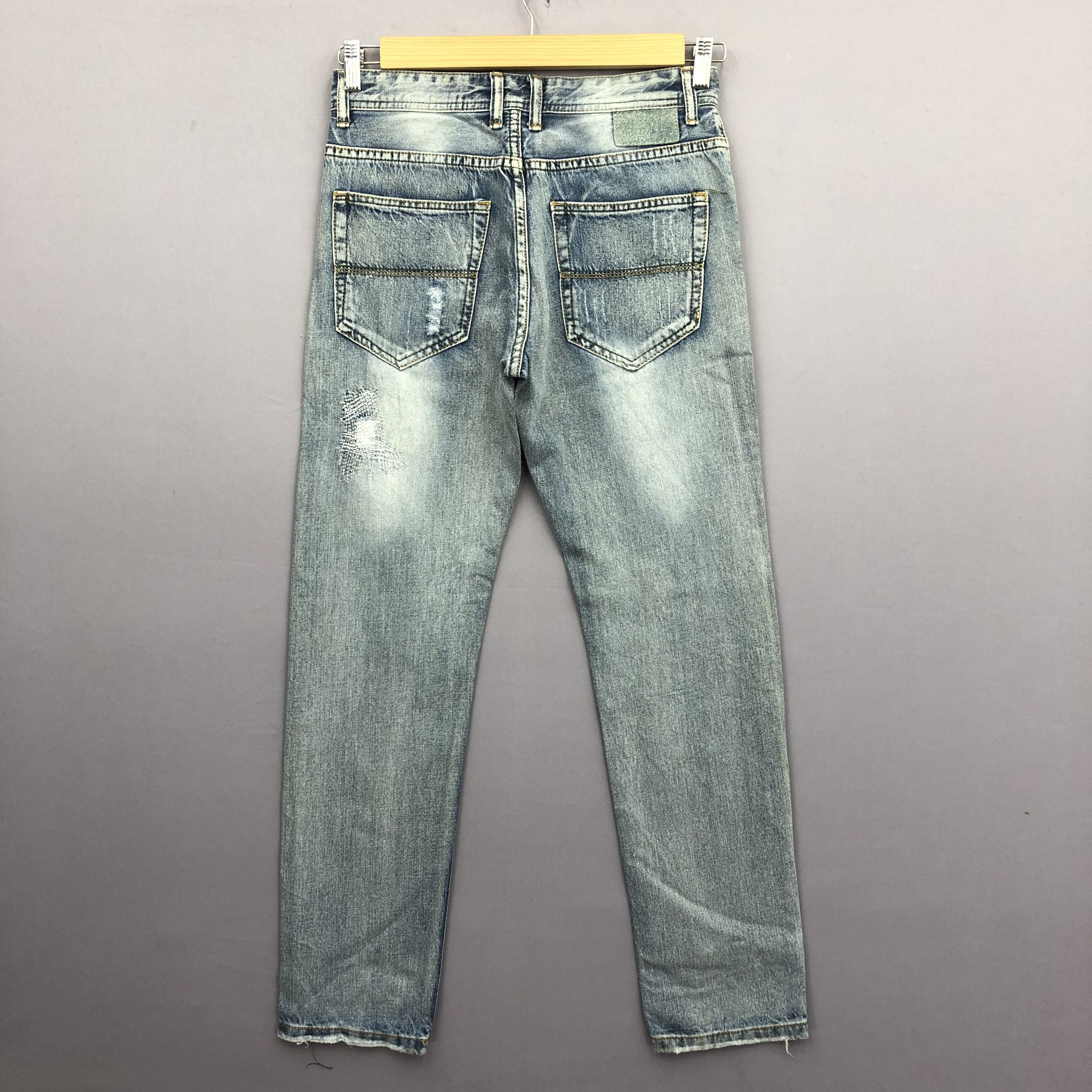 Japanese Brand Vintage Japanese Distressed Faded Light Wash Jeans Denim Size US 30 / EU 46 - 2 Thumbnail