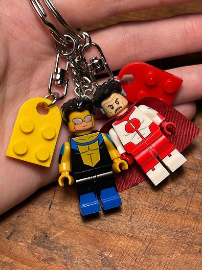 Anime omni man invincible minifigure matching keychain Size ONE SIZE - 3 Thumbnail