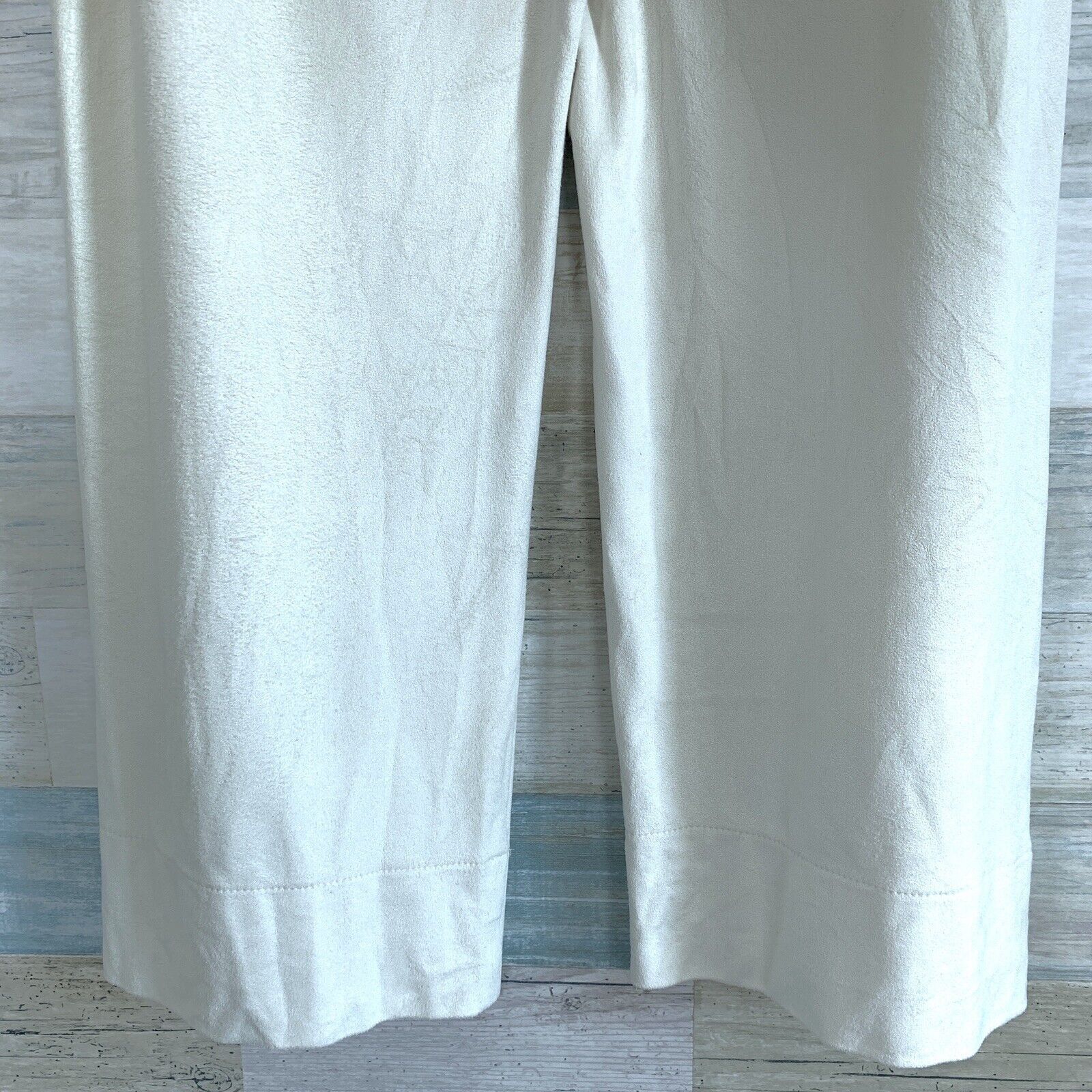 White House Black Market White House Black Market Faux Suede Wide Crop Pants Ivory 6 Size 28" / US 6 / IT 42 - 7 Thumbnail