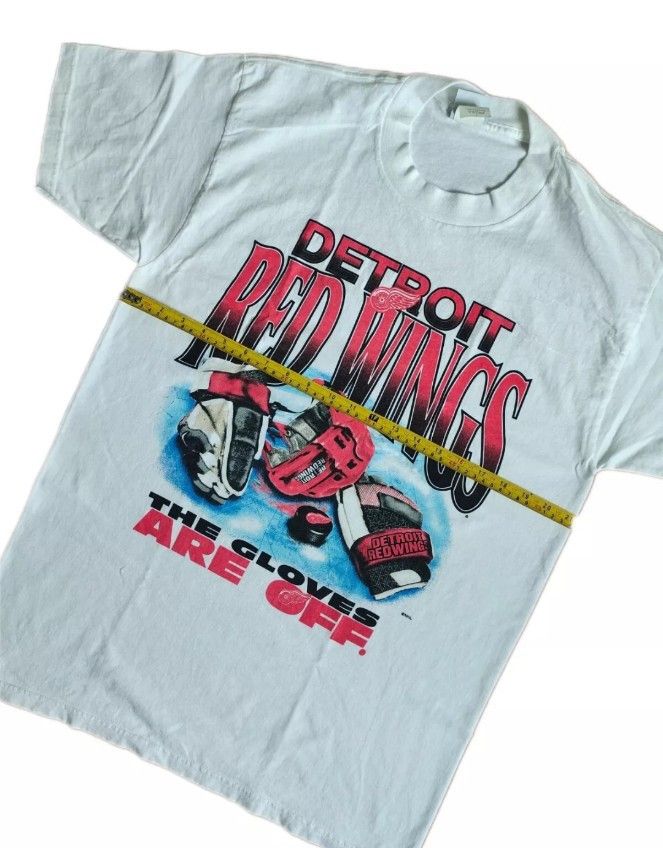 NHL × Vintage Vintage Detroit Red Wings "The Gloves are off" 90s t-shirt Size US L / EU 52-54 / 3 - 8 Thumbnail