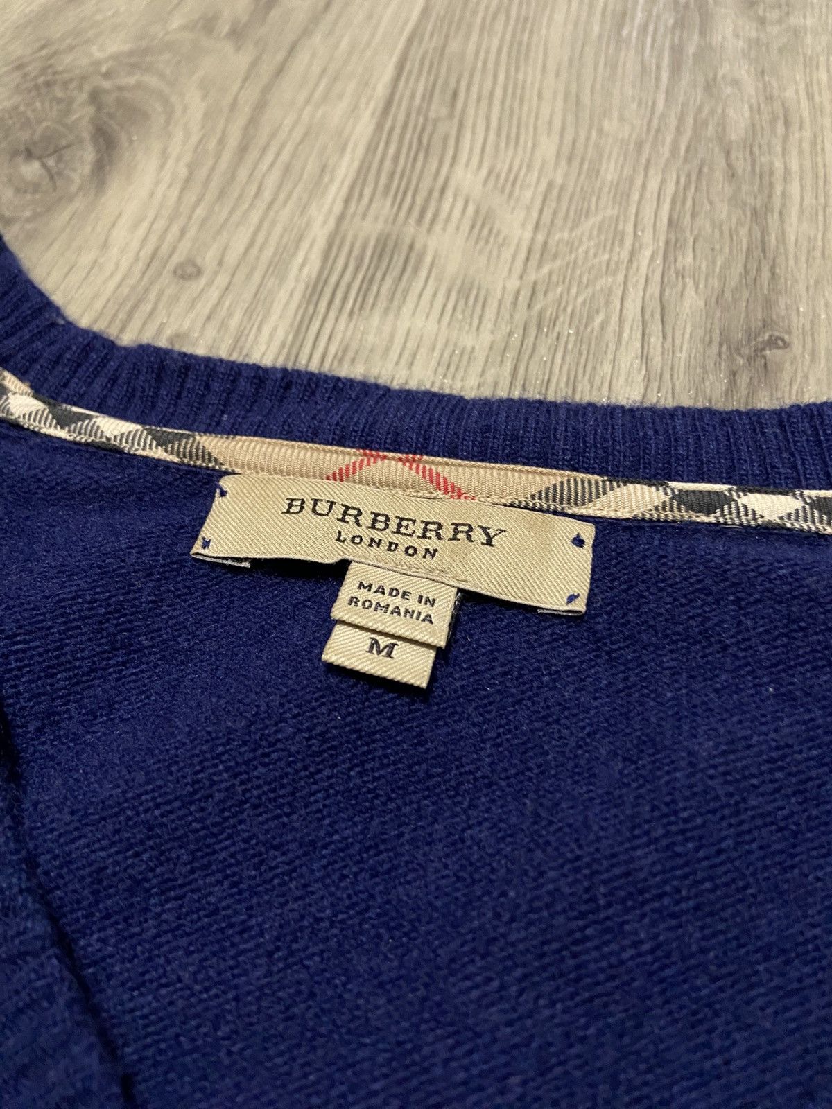 Burberry Burberry London V-neck Merino Wool Sweater Size M Navy Blue Size US M / EU 48-50 / 2 - 5 Thumbnail