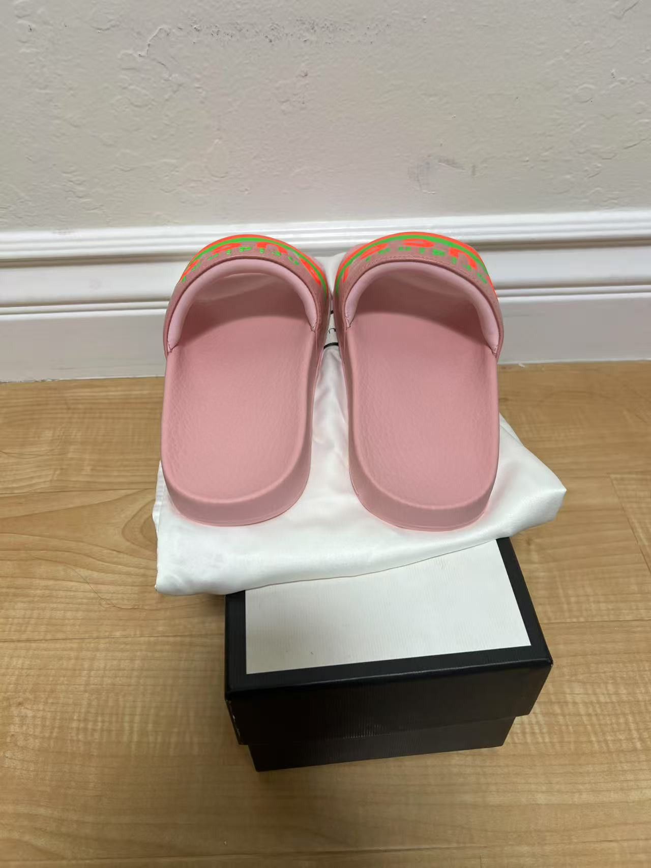 Gucci women gucci slide original pink Size US 7 / IT 37 - 2 Thumbnail