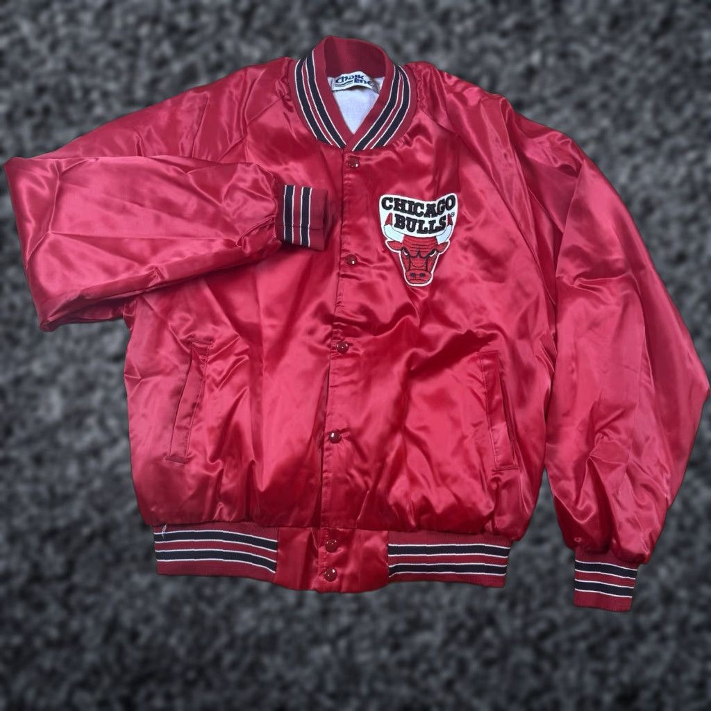 Vintage VINTAGE Flight Jacket Bomber Jacket Mens XL Red Satin Nylon USA Made Chicago Bulls Chalk Line USA Theme Lined USA Bulls? Size US XL / EU 56 / 4 - 1 Thumbnail